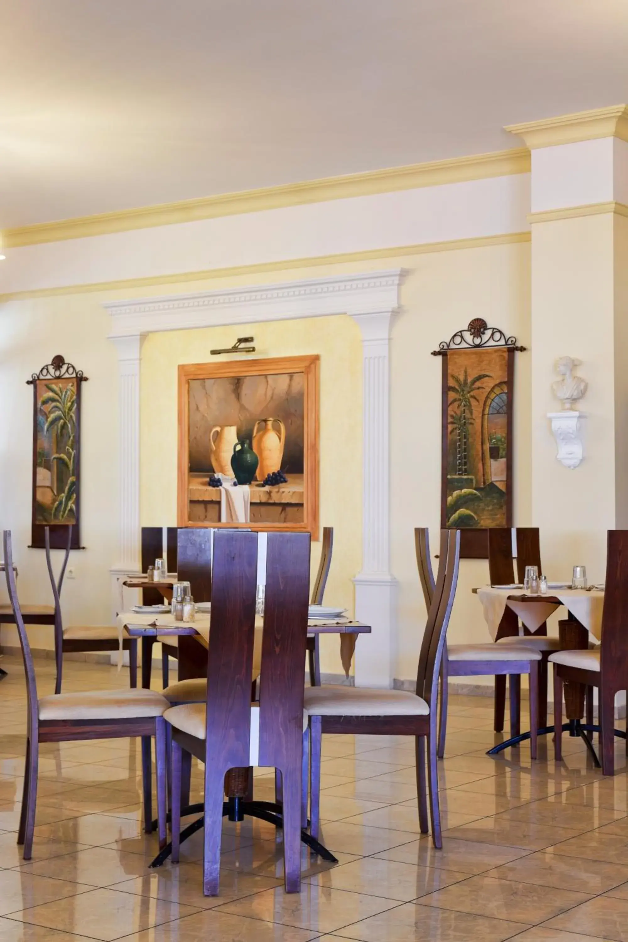 Restaurant/places to eat in Gaia Royal Restaurant/places to eat in Gaia Royal