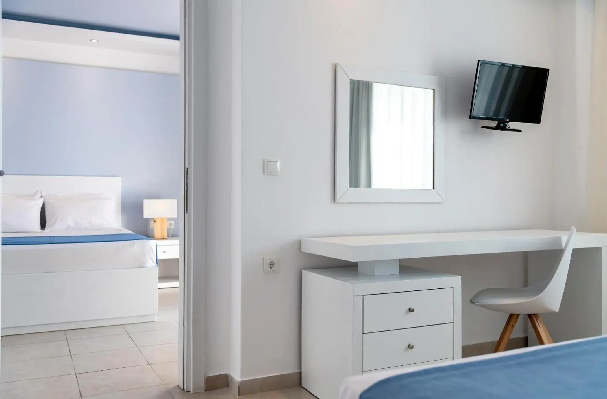 Bedroom, Bed in Gaia Royal Bedroom, Bed in Gaia Royal