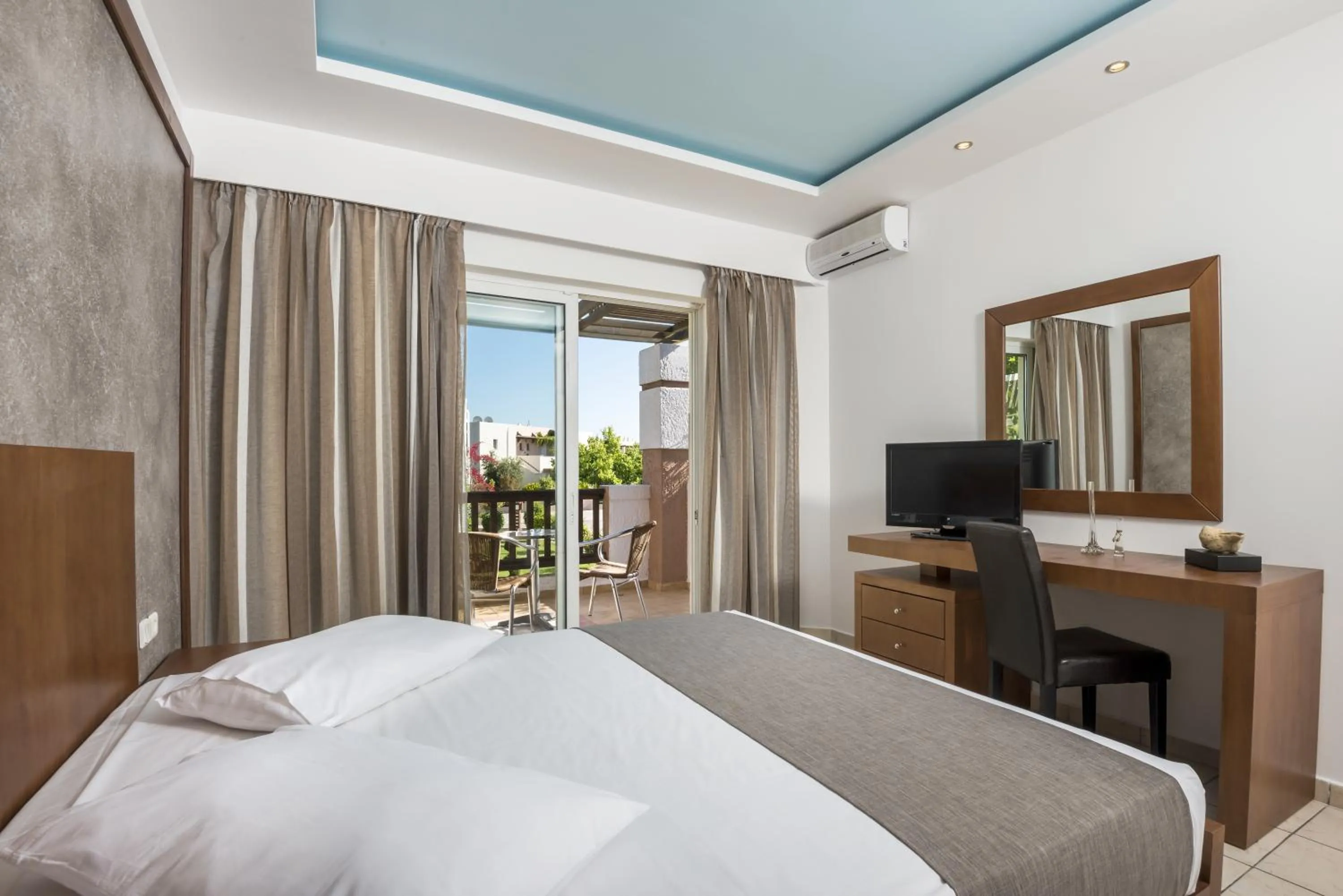 Bedroom, Bed in Gaia Royal