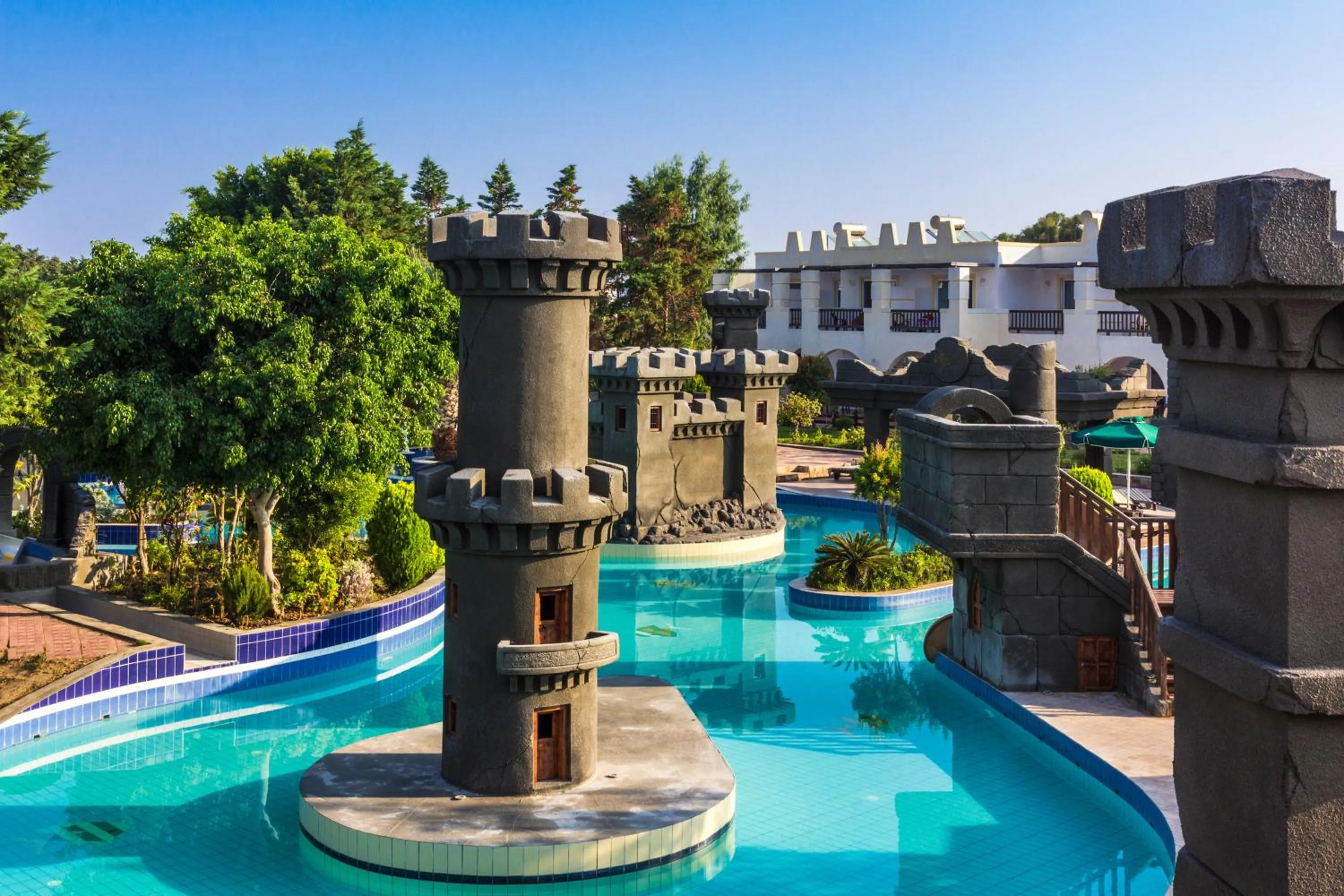 Property building in Gaia Royal