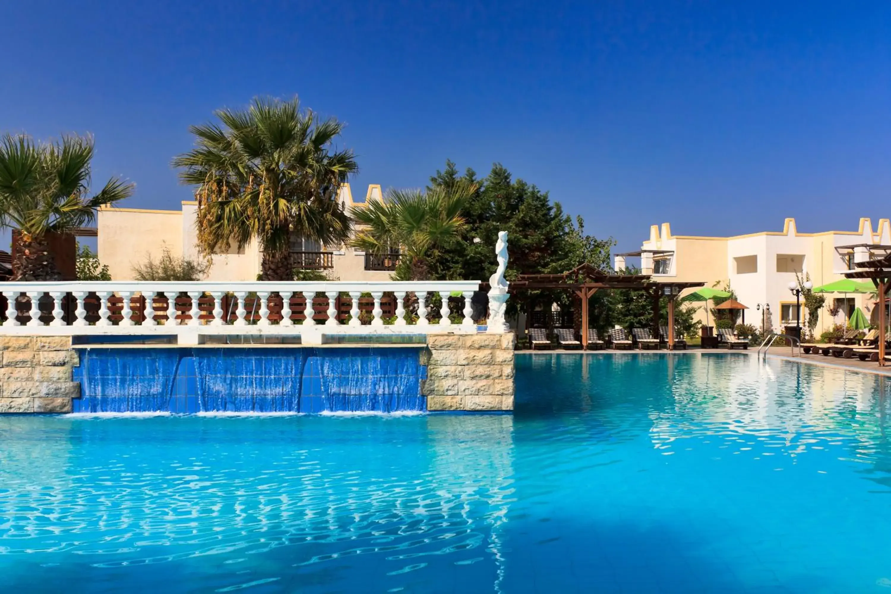 Property building in Gaia Royal Property building in Gaia Royal