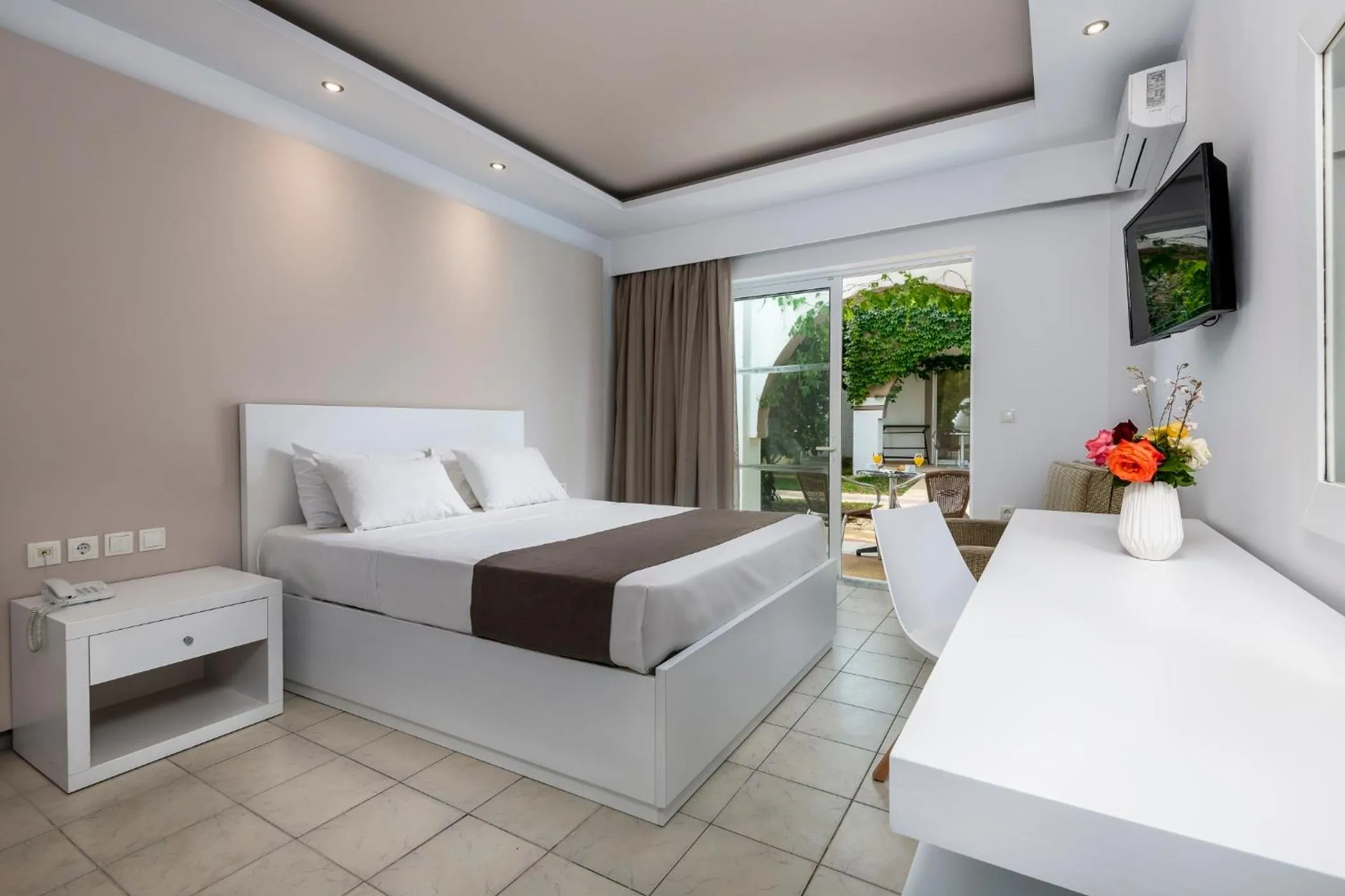 Bedroom, Bed in Gaia Royal