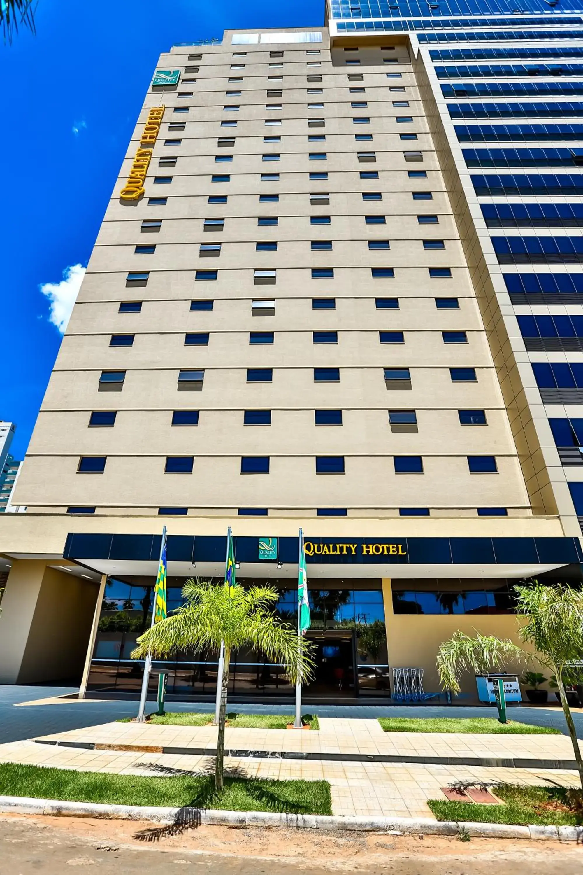 Facade/entrance in Quality Hotel Flamboyant Facade/entrance in Quality Hotel Flamboyant