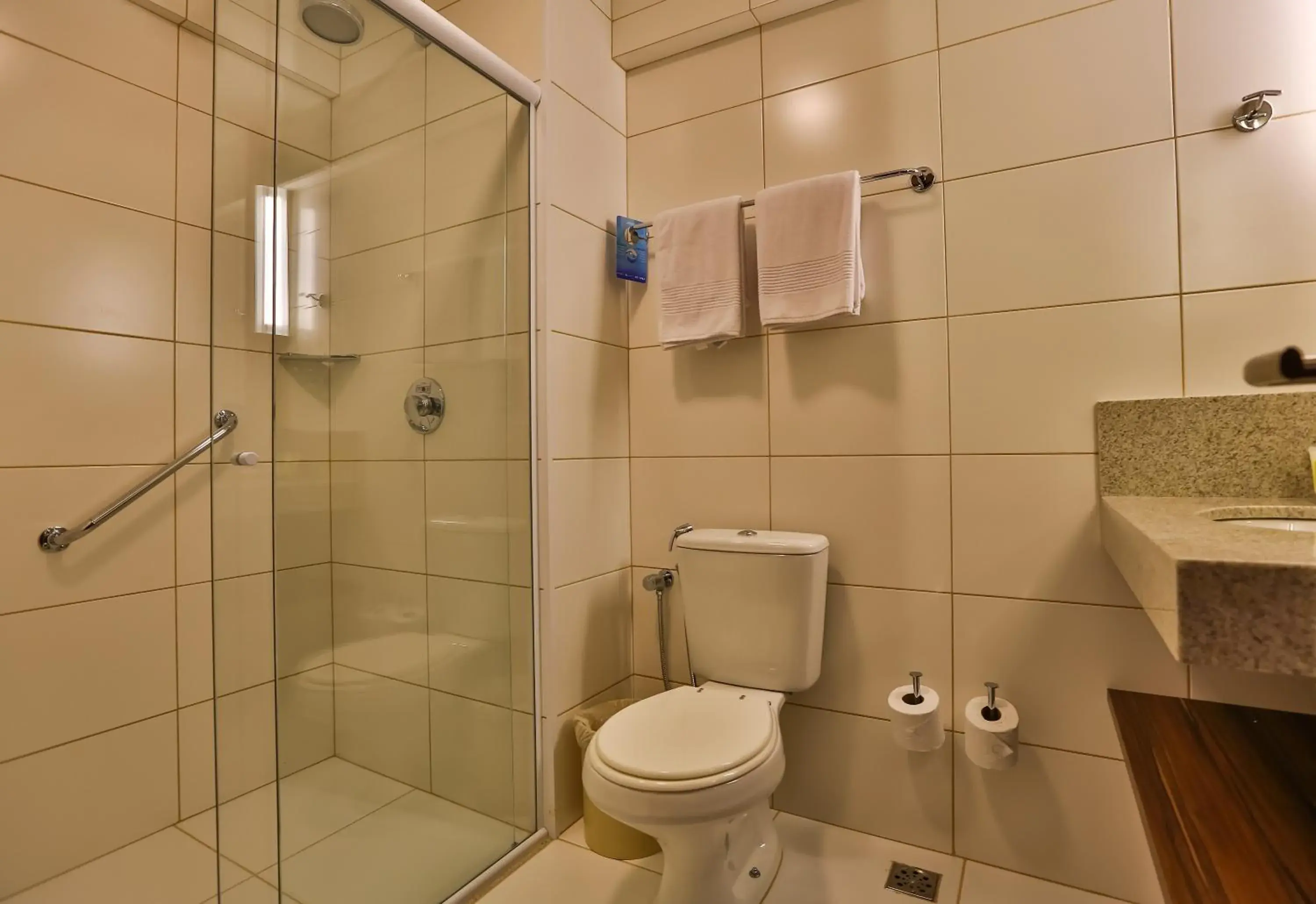 Bathroom in Quality Hotel Flamboyant Bathroom in Quality Hotel Flamboyant