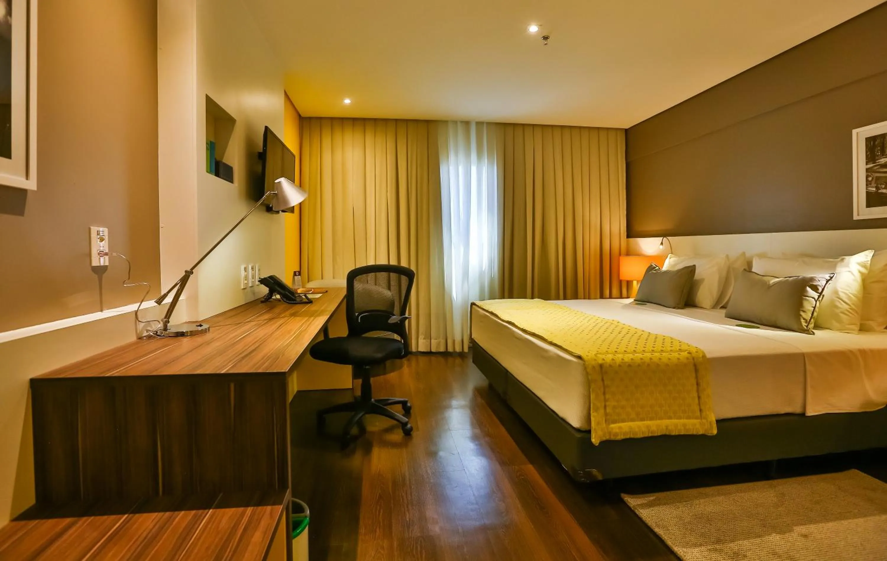 Bedroom, Bed in Quality Hotel Flamboyant