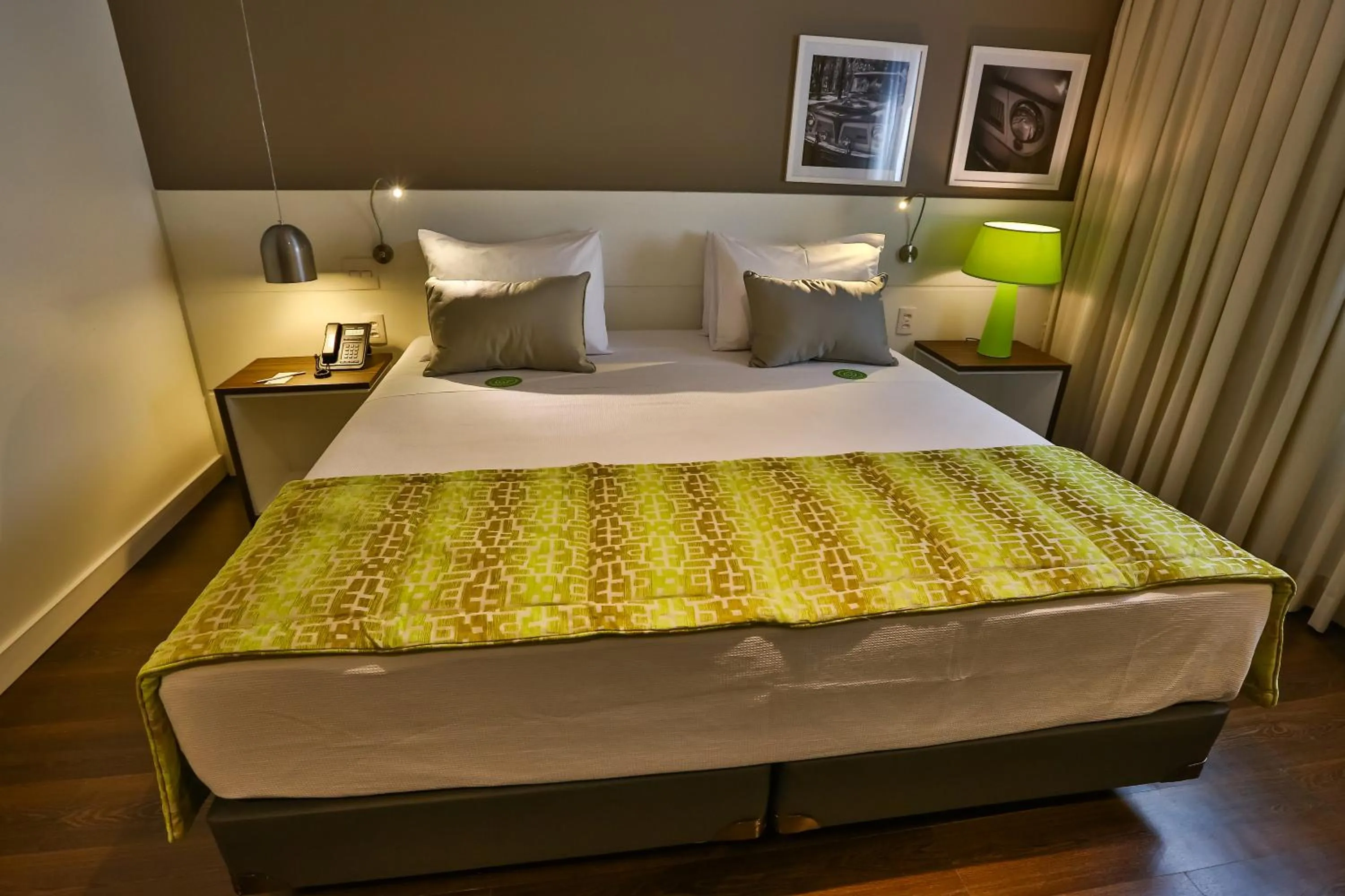 Bedroom, Bed in Quality Hotel Flamboyant