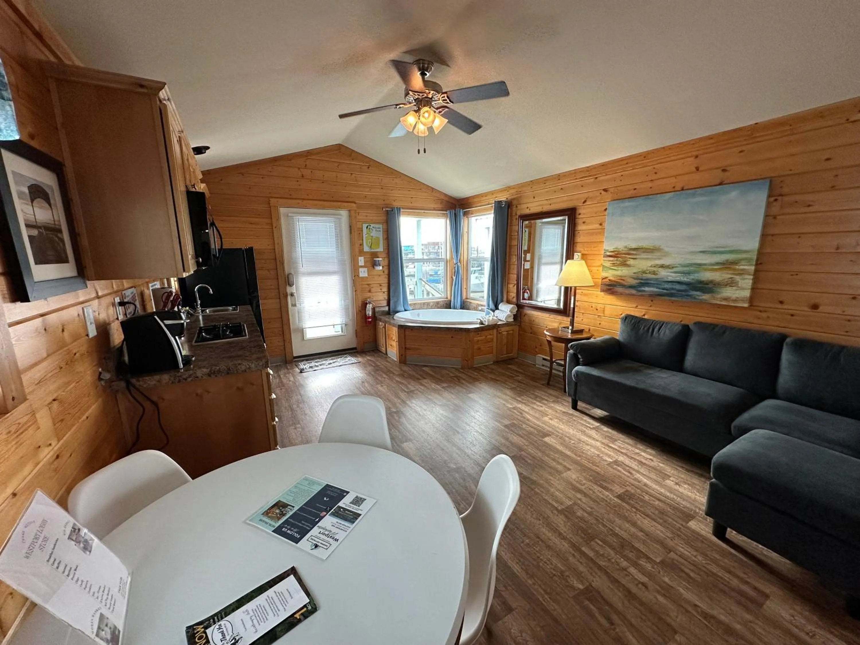 Hot Tub in Westport Marina Cottages