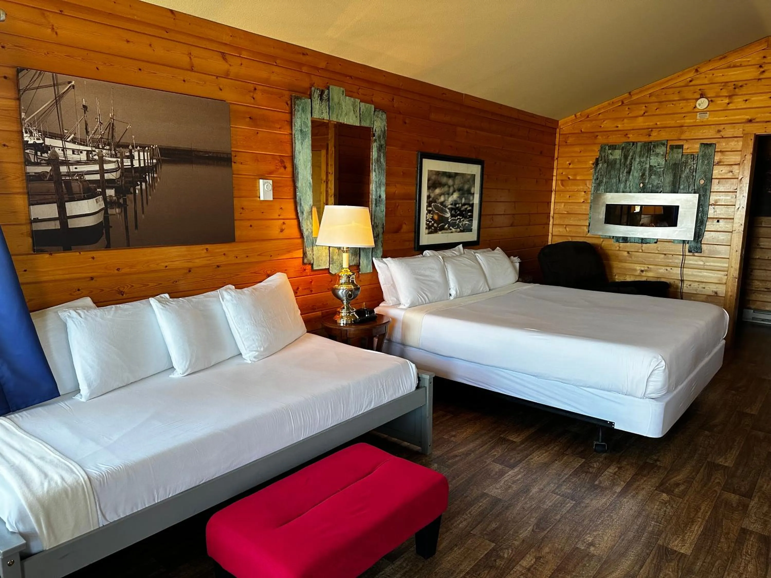 Bedroom, Bed in Westport Marina Cottages