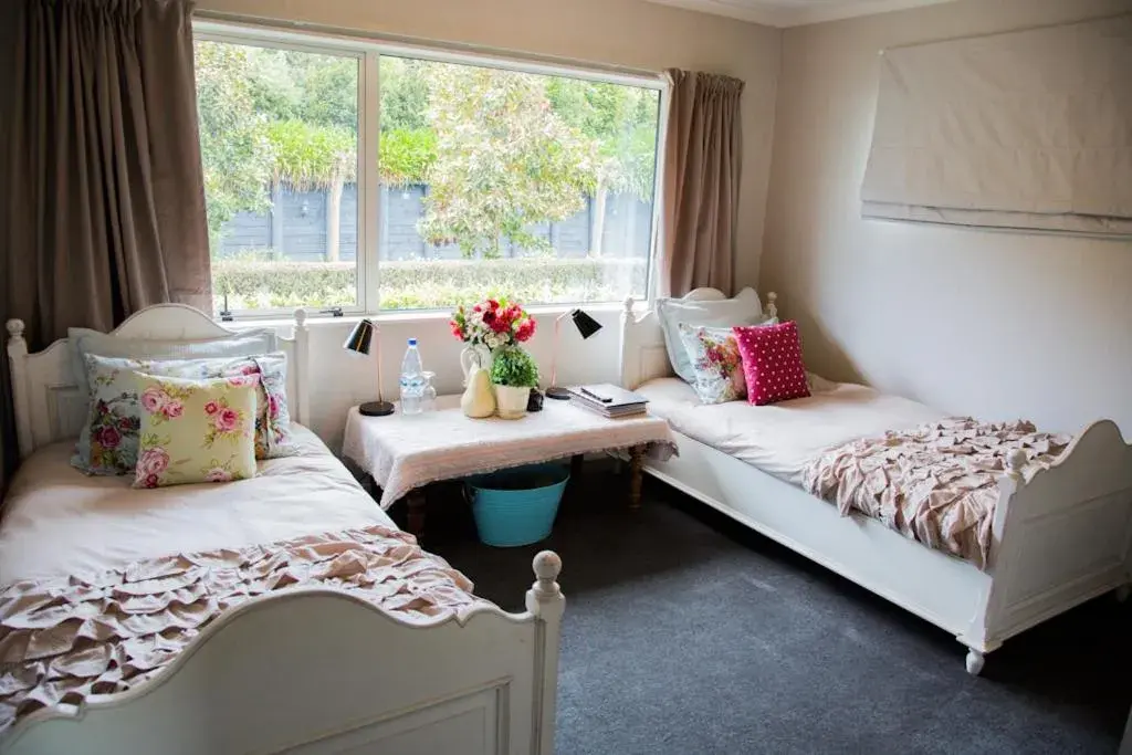 Deluxe Twin Room in Waitomo Orchard Estate B&B Deluxe Twin Room in Waitomo Orchard Estate B&B