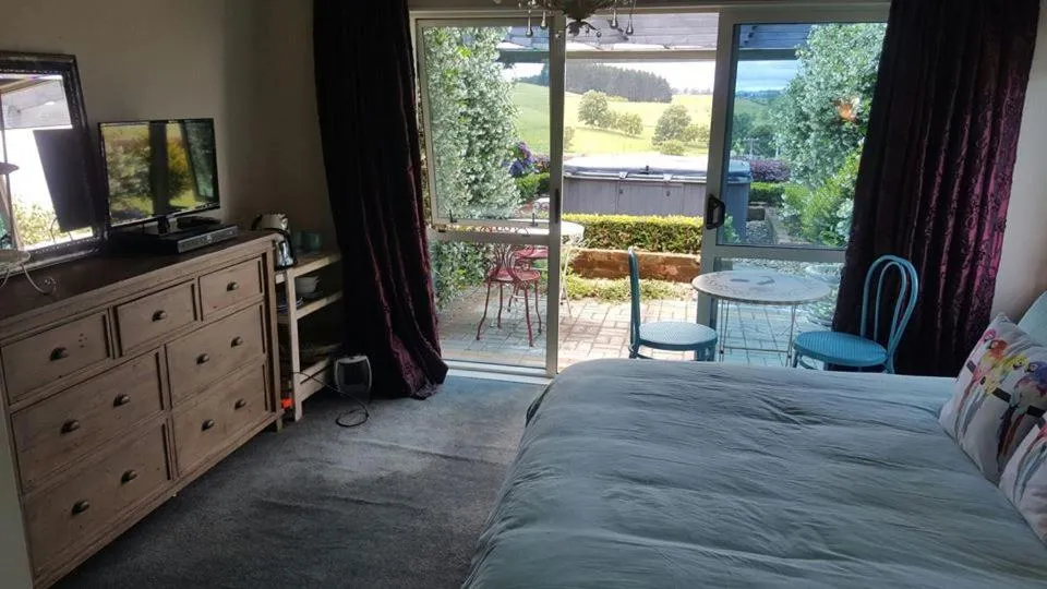 Garden, Bed in Waitomo Orchard Estate B&B