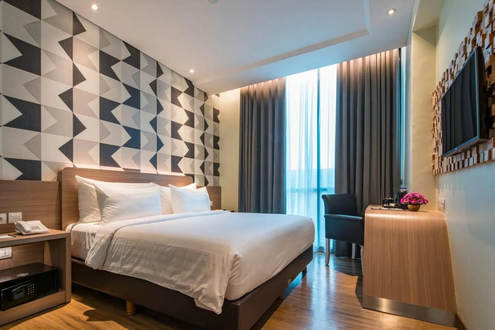 Bedroom, Bed in Luminor Hotel Pecenongan Jakarta By WH