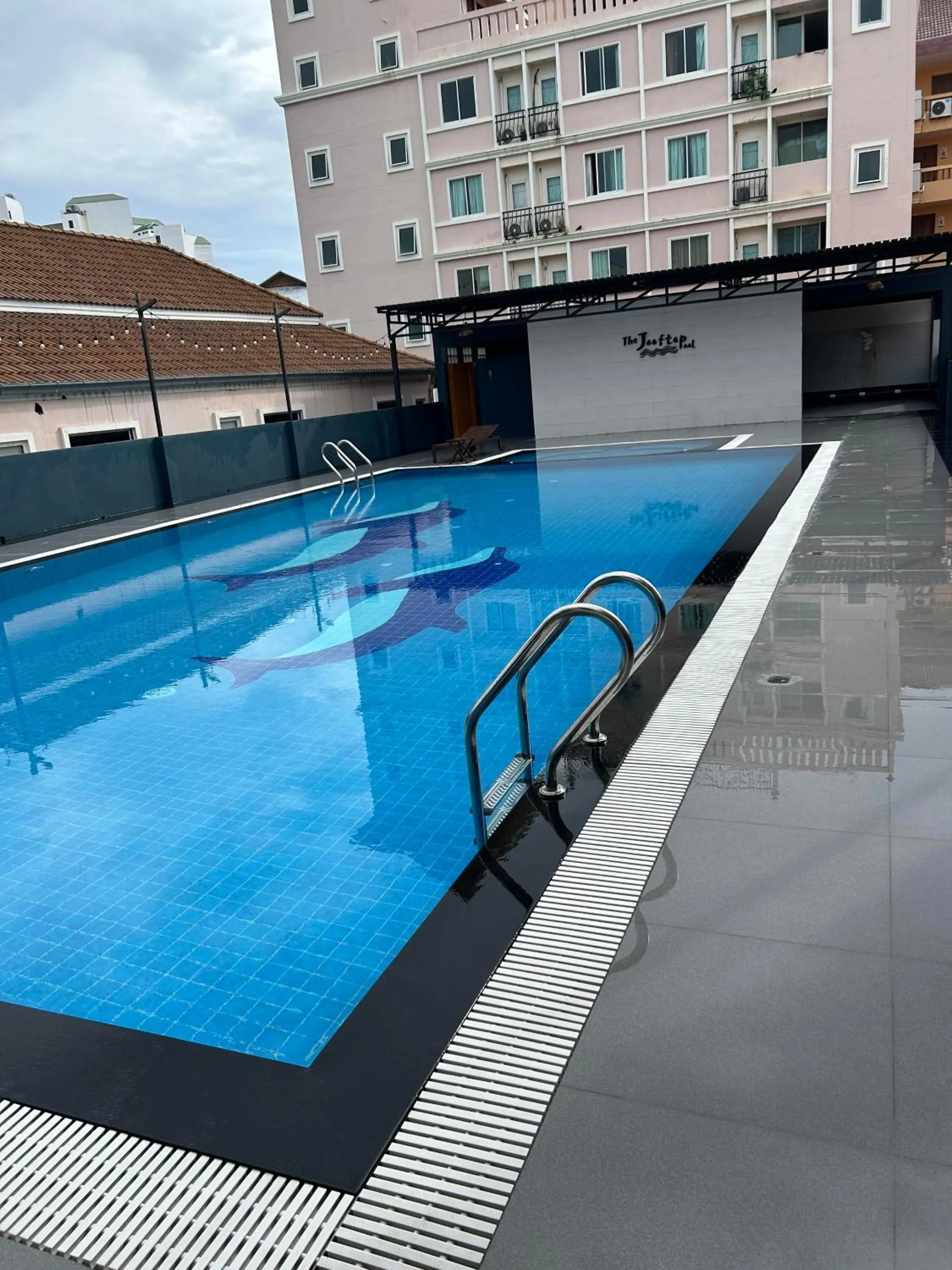 Swimming pool in Jomtien Longstay Hotel - SHA Plus Certified