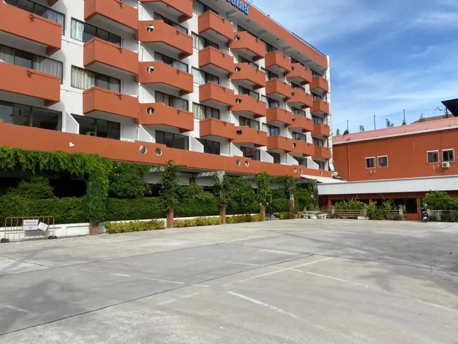 Property building in Jomtien Longstay Hotel - SHA Plus Certified Property building in Jomtien Longstay Hotel - SHA Plus Certified