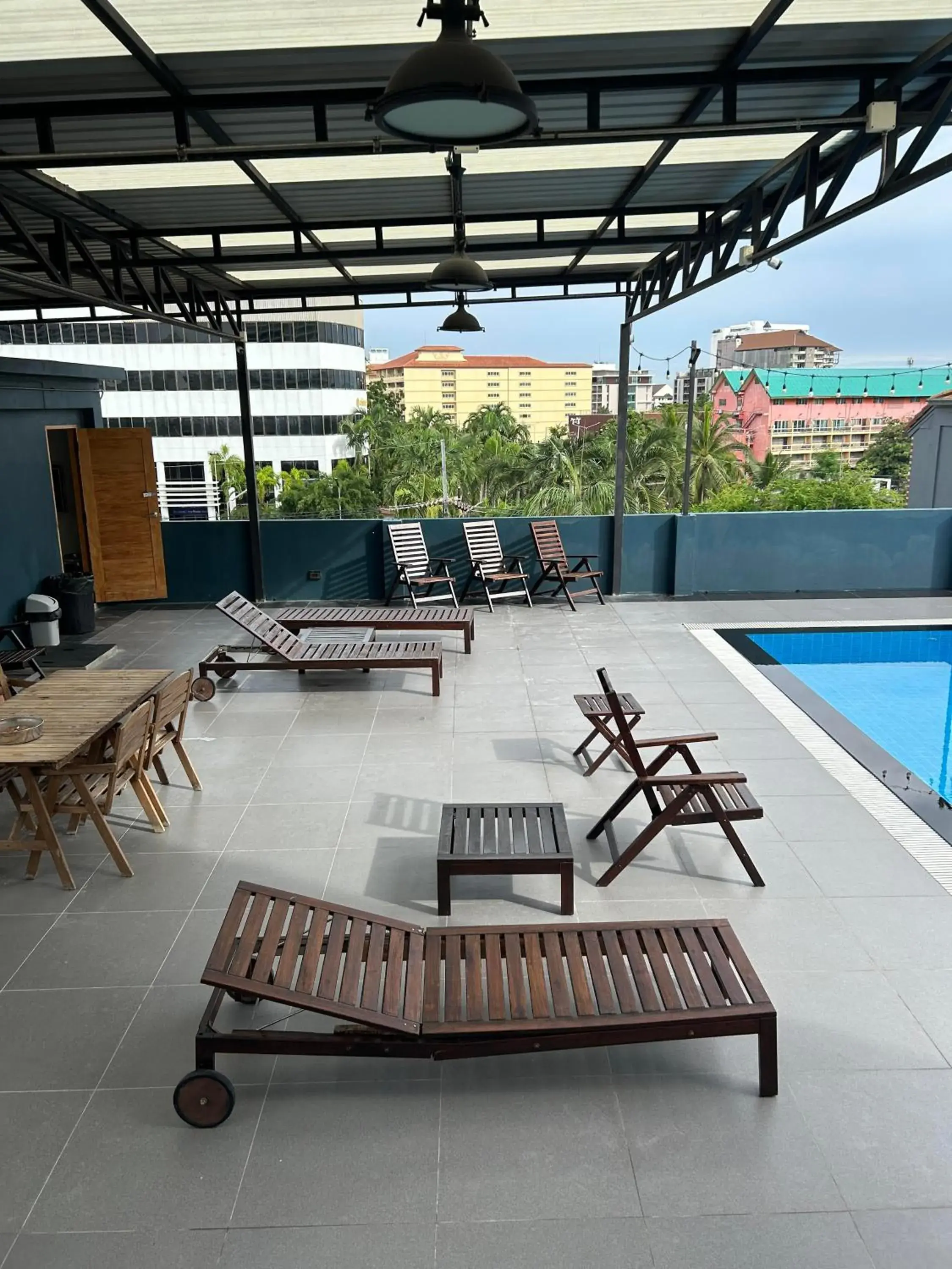 Swimming pool in Jomtien Longstay Hotel - SHA Plus Certified Swimming pool in Jomtien Longstay Hotel - SHA Plus Certified