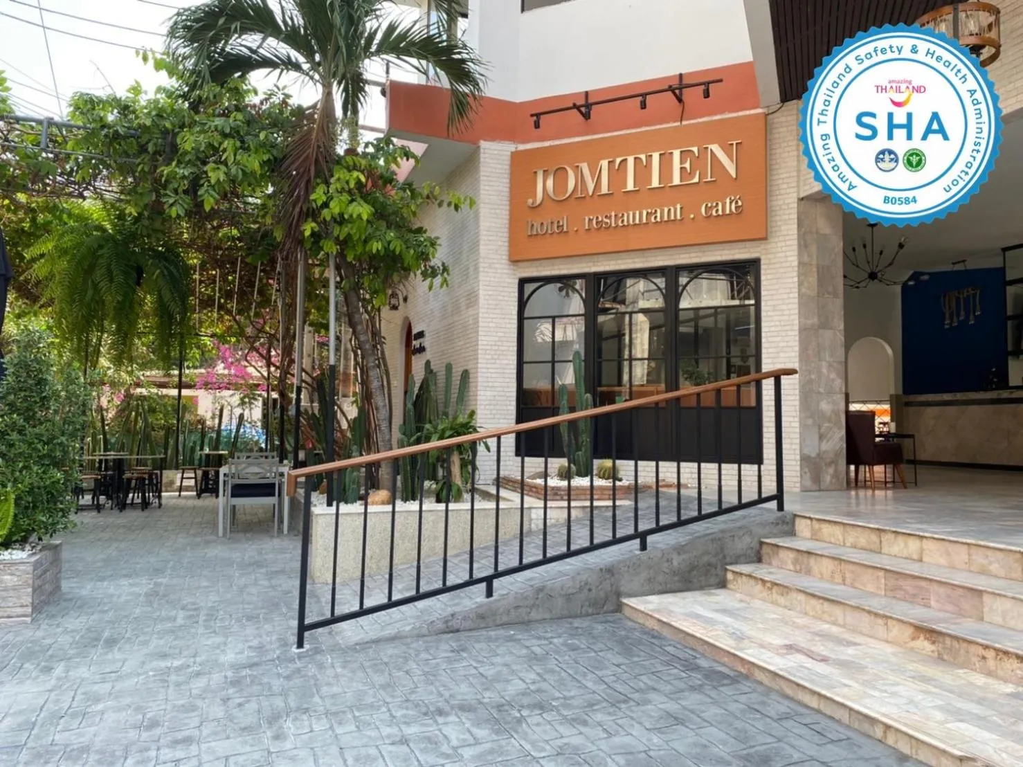 Property building in Jomtien Longstay Hotel - SHA Plus Certified