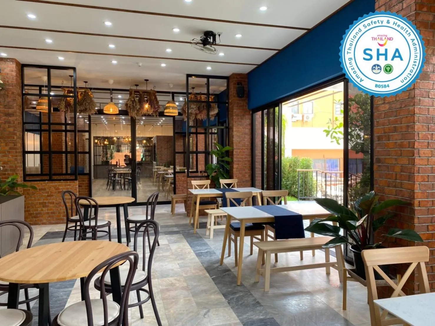 Restaurant/places to eat in Jomtien Longstay Hotel - SHA Plus Certified