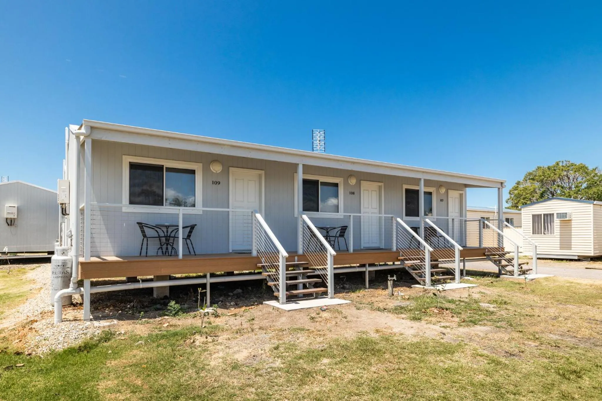 Property building in Harbour Lights Tourist Park