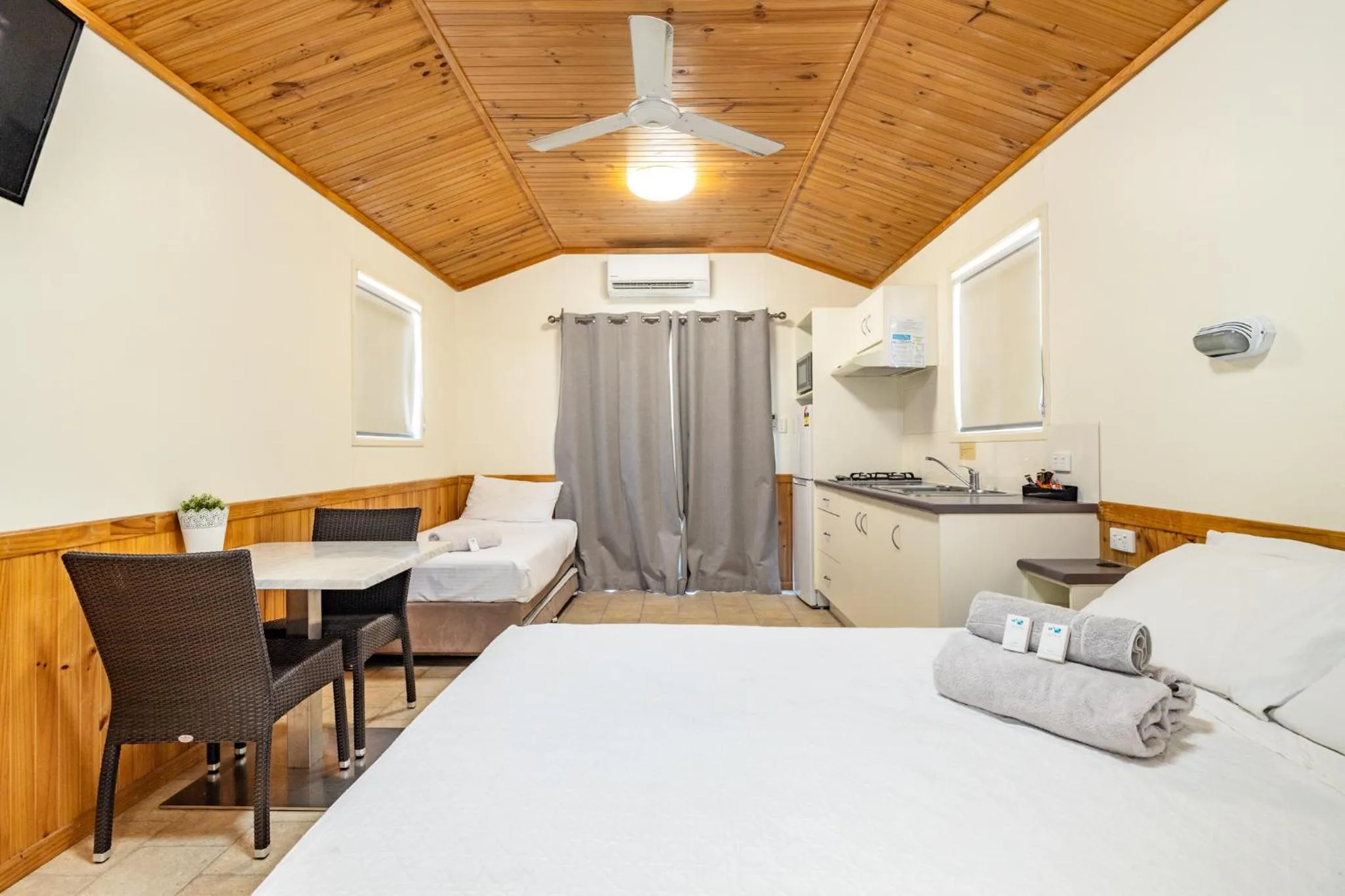 Bed in Harbour Lights Tourist Park