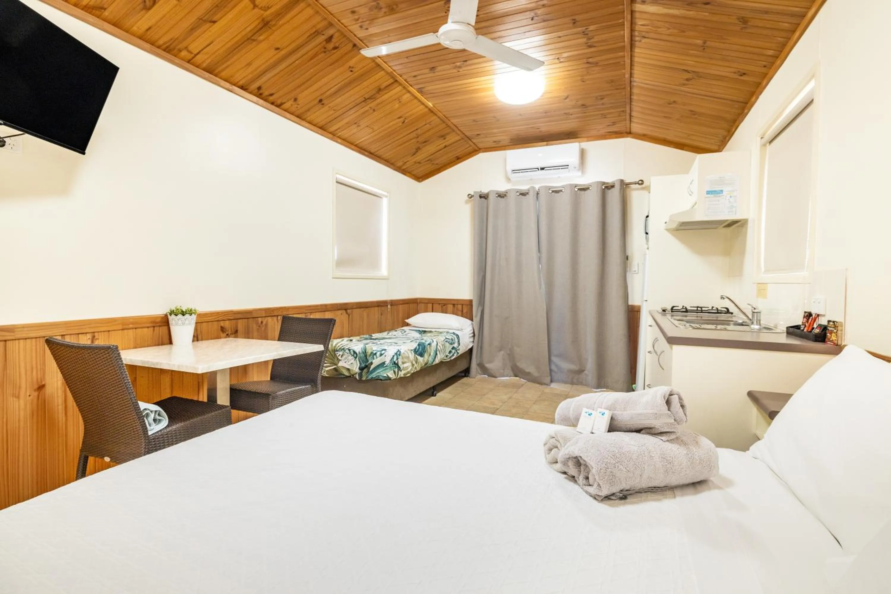 Bed in Harbour Lights Tourist Park