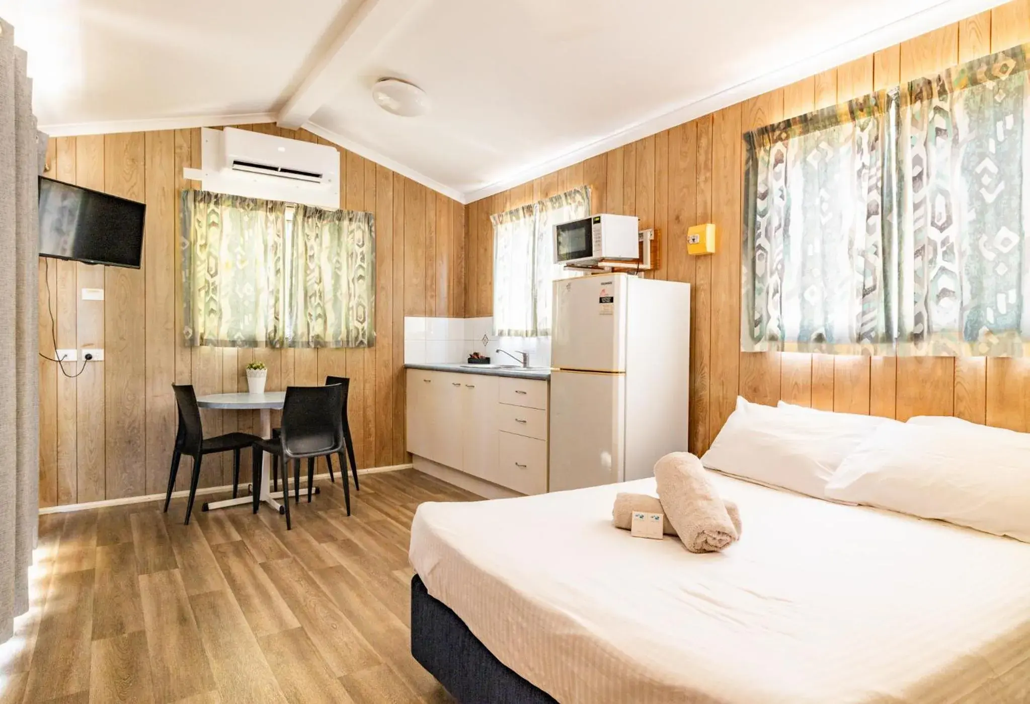 Standard Double Room with Shared Bathroom in Harbour Lights Tourist Park Standard Double Room with Shared Bathroom in Harbour Lights Tourist Park