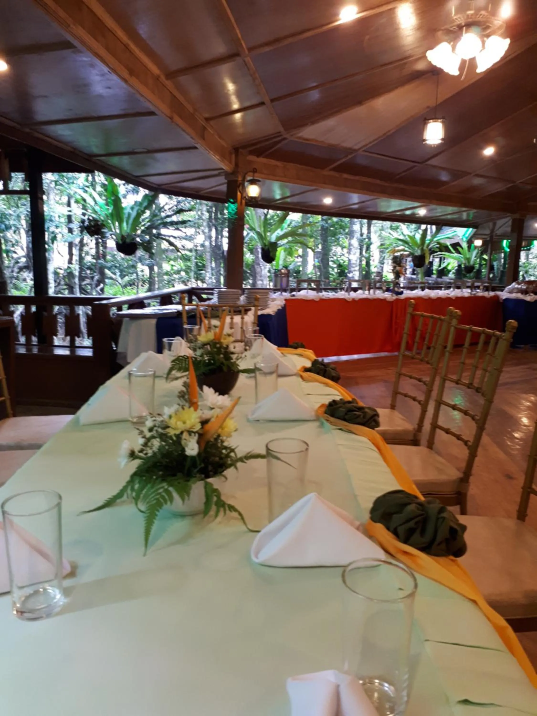 Food and drinks in Villa Israel Ecopark El Nido