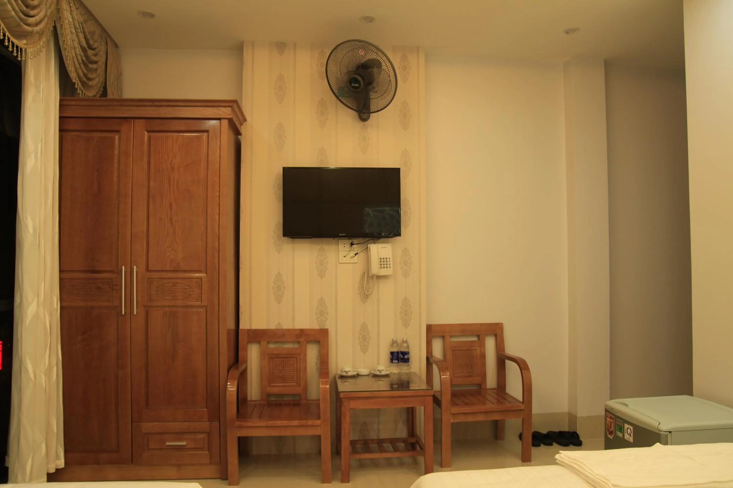 TV and multimedia in Jeanne Hotel