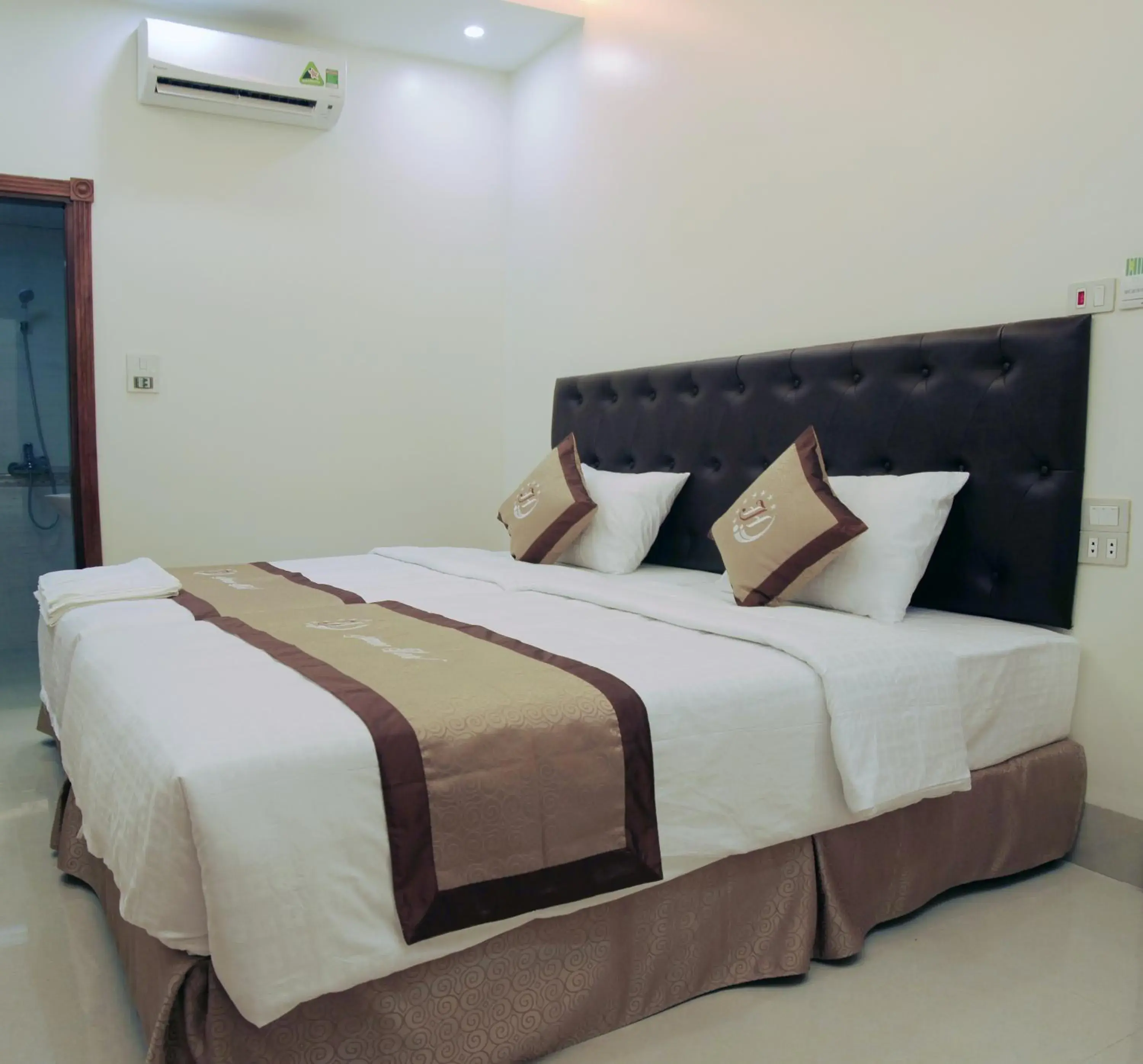 Bed in Jeanne Hotel Bed in Jeanne Hotel