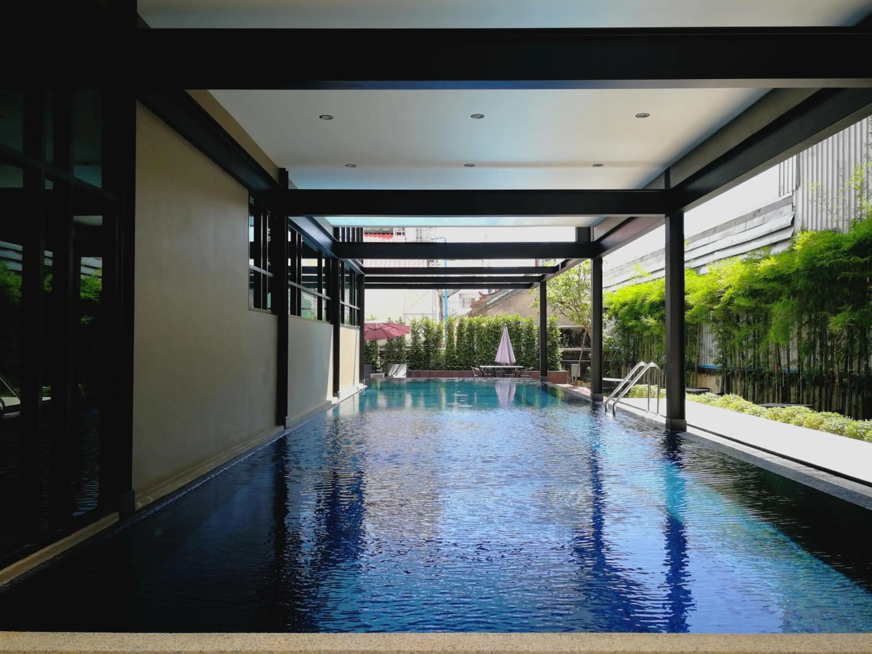 Swimming pool in S Hadyai Hotel