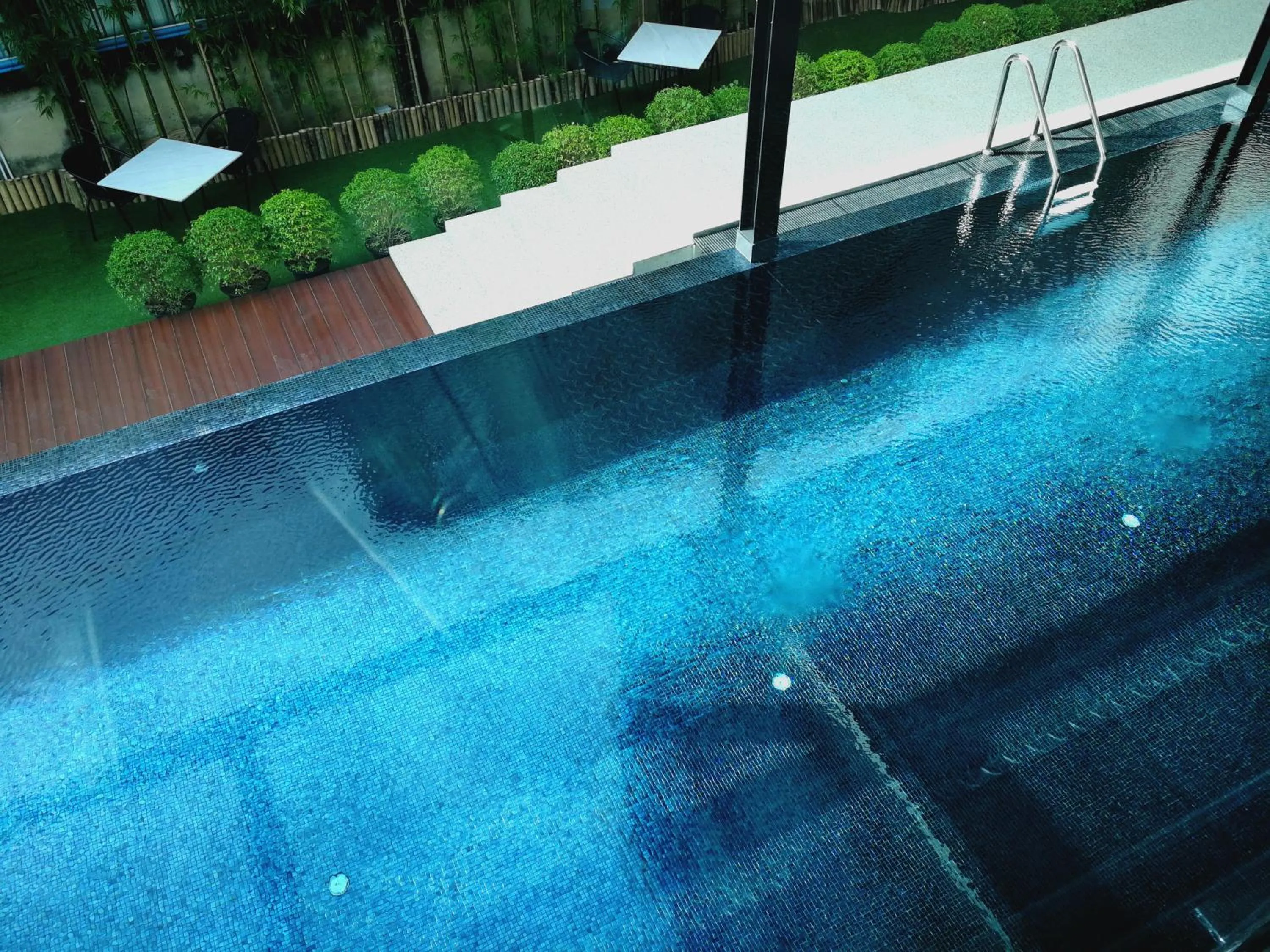 Swimming pool in S Hadyai Hotel