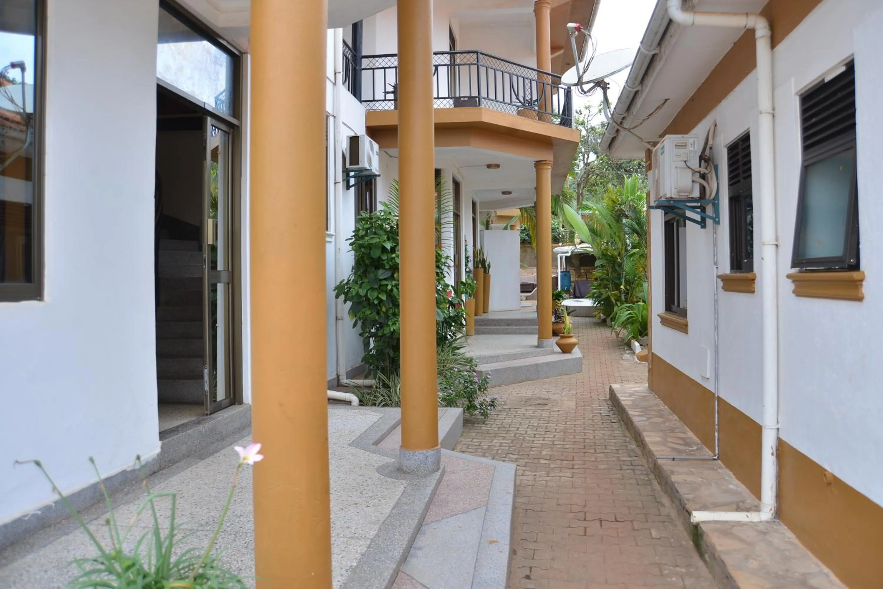 Property building in Mowicribs Hotel and Spa