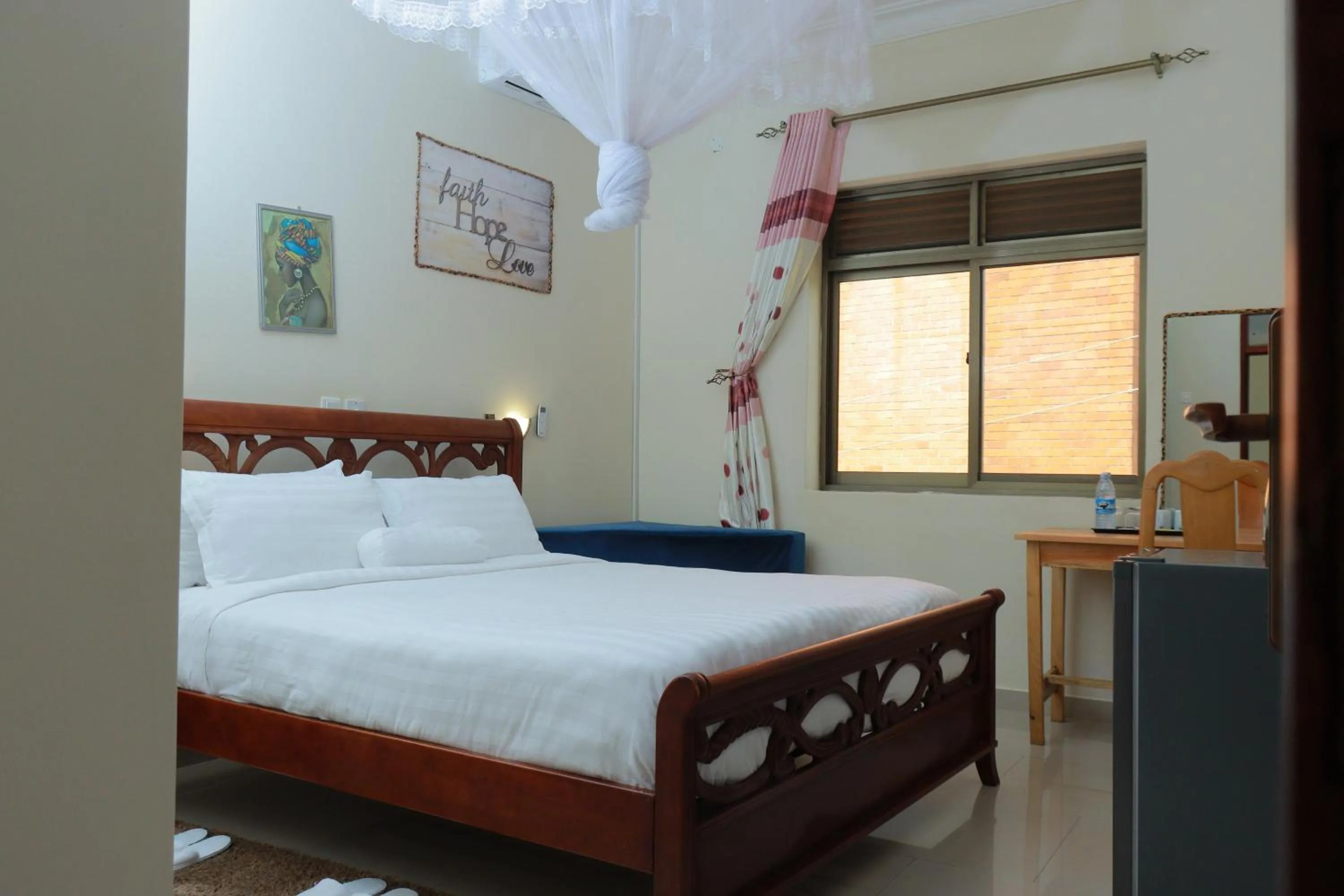 Photo of the whole room, Bed in Mowicribs Hotel and Spa