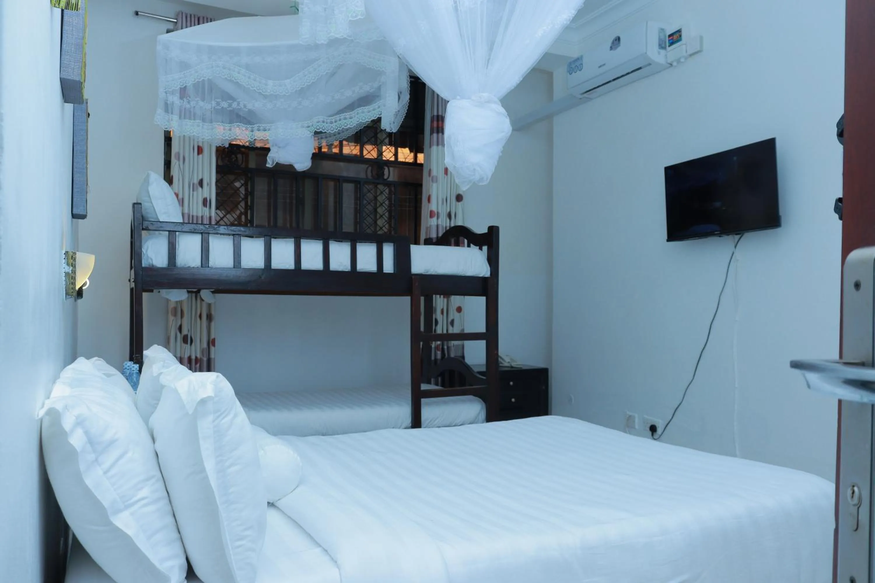 TV and multimedia, Bed in Mowicribs Hotel and Spa