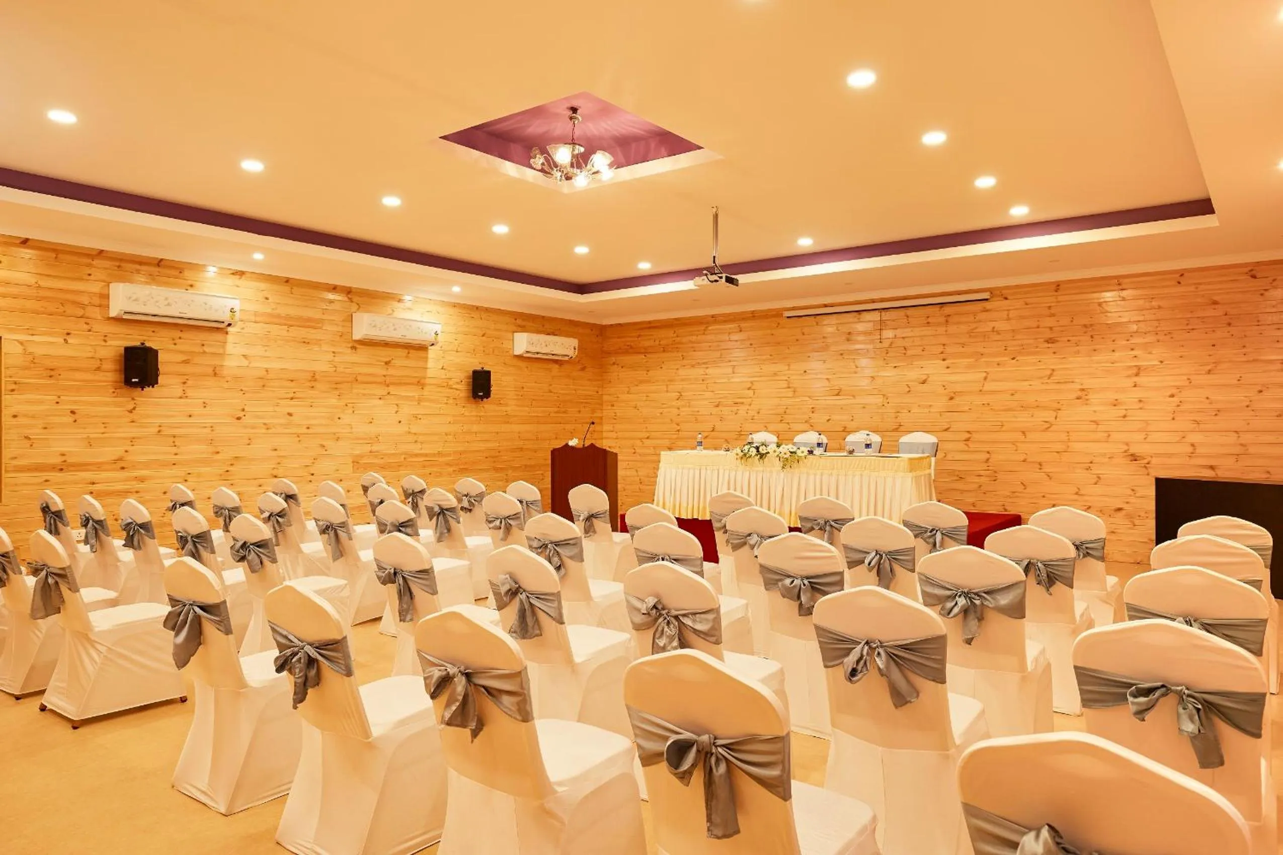 Banquet/Function facilities in Sterling Anaikatti