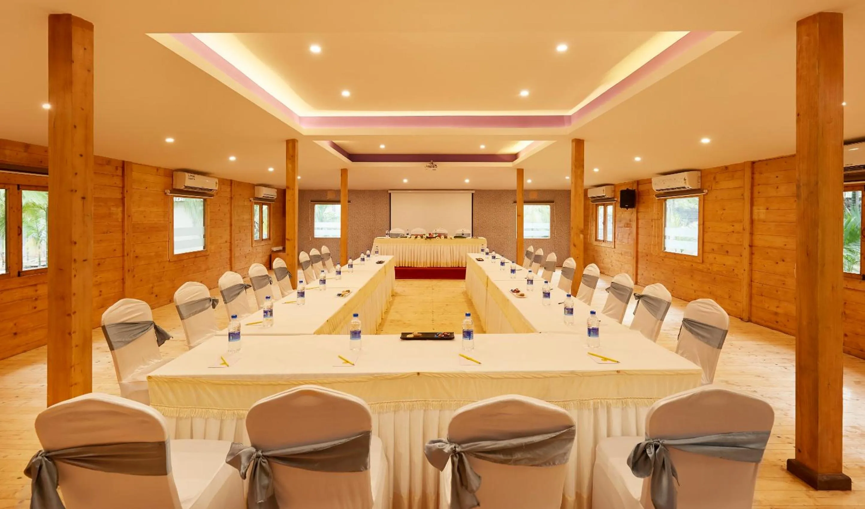 Banquet/Function facilities in Sterling Anaikatti