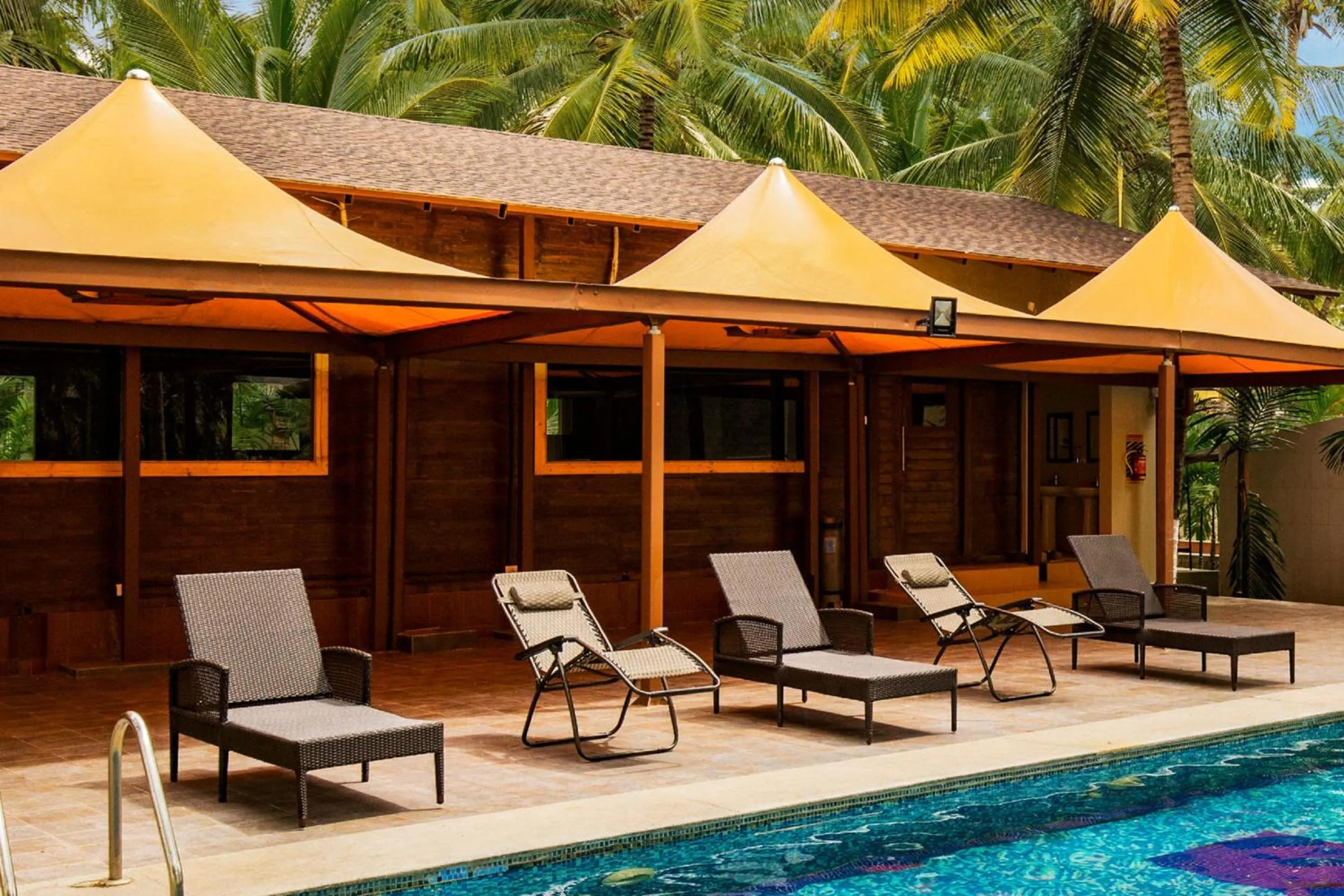 Swimming pool in Sterling Anaikatti