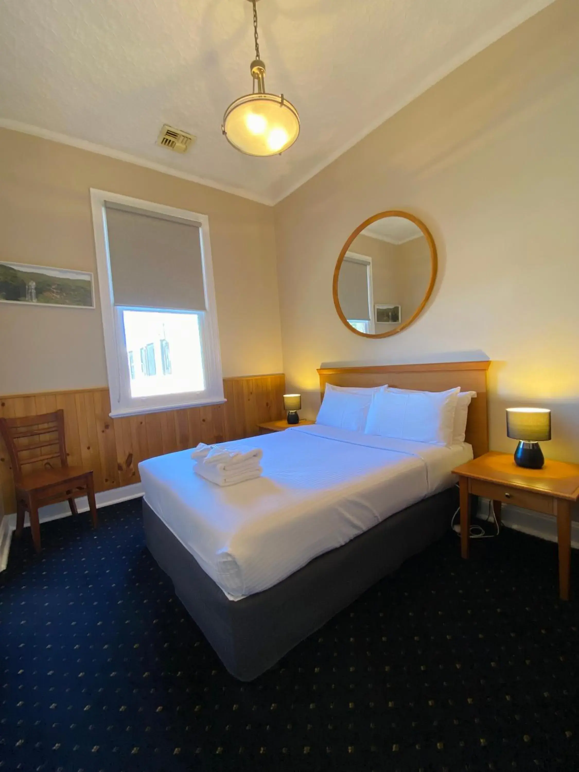 Property building, Bed in Gardners Inn Hotel Property building, Bed in Gardners Inn Hotel