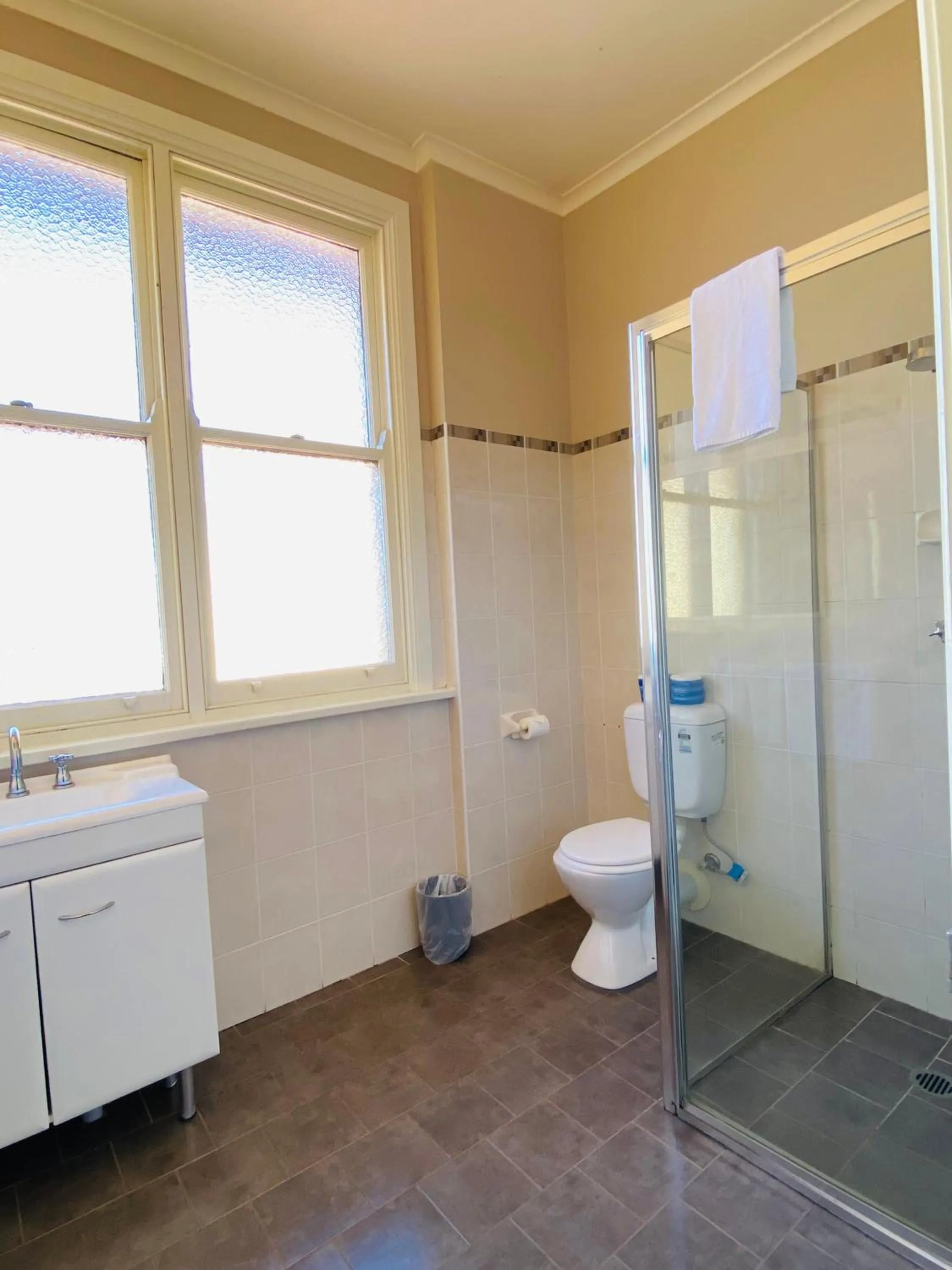 Property building in Gardners Inn Hotel