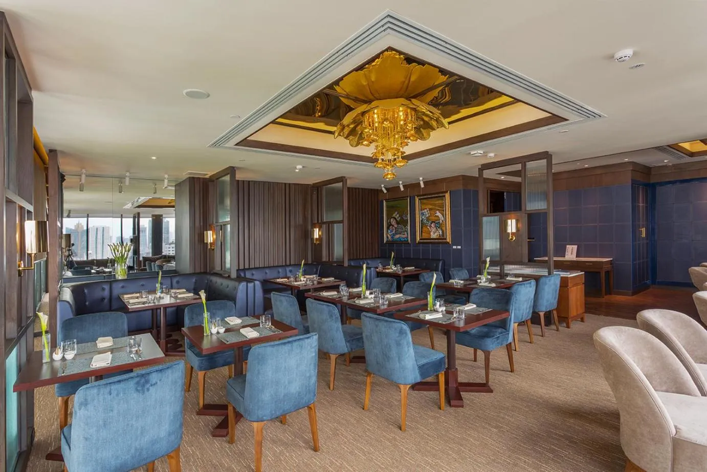 Lounge or bar in 137 Pillars Suites Bangkok