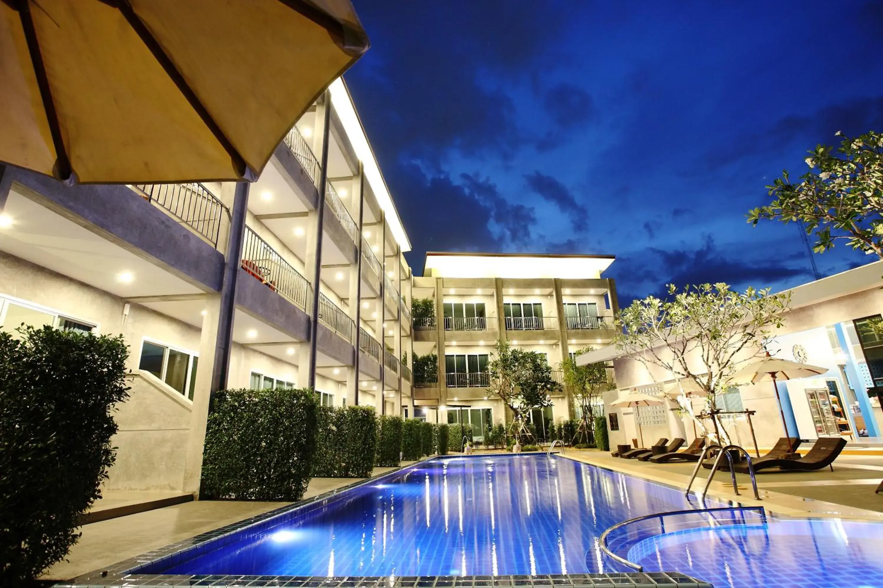 Swimming pool in The Malika Hotel - SHA Extra Plus Swimming pool in The Malika Hotel - SHA Extra Plus