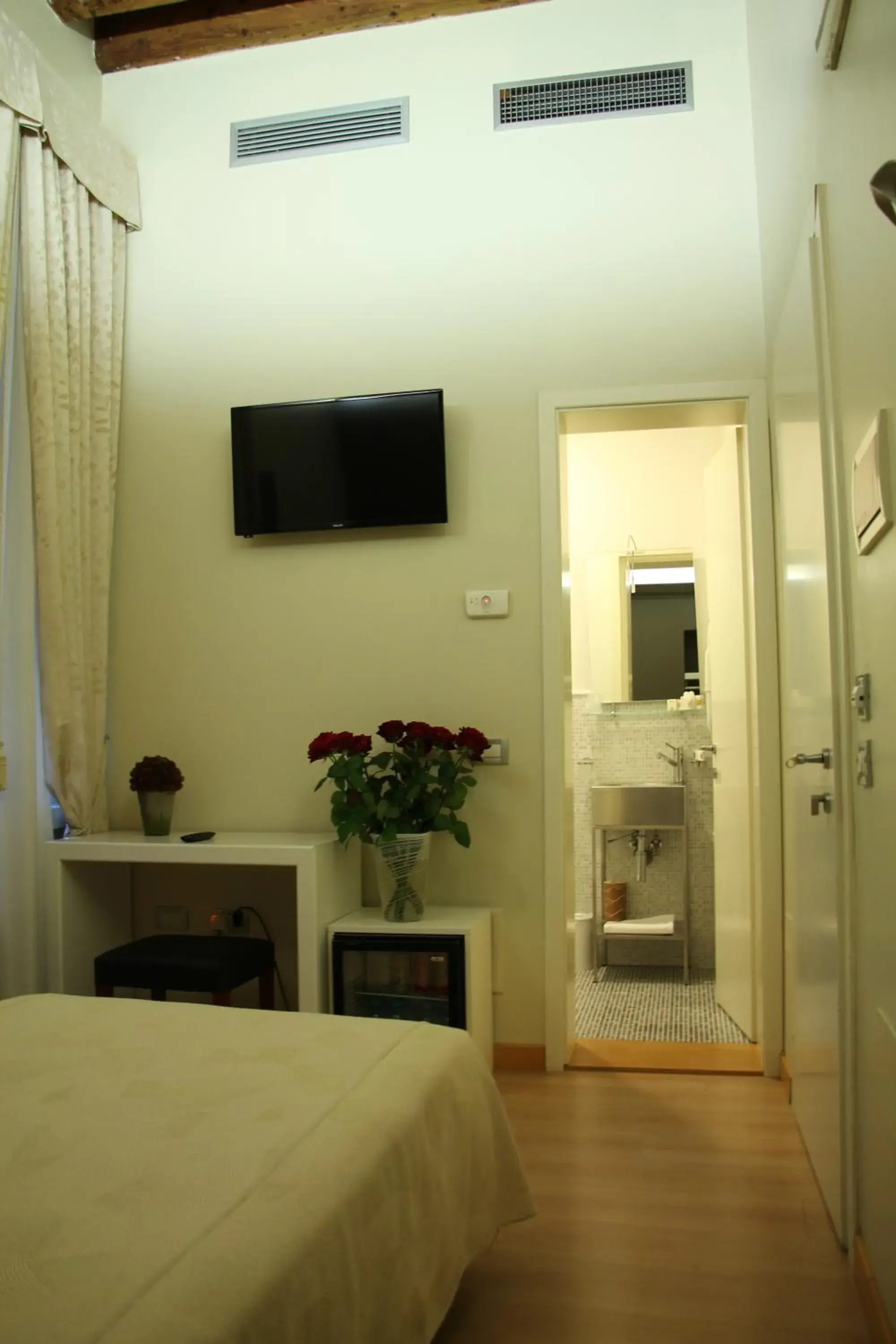 Bedroom, Bed in Albergo al Tiepolo Bedroom, Bed in Albergo al Tiepolo