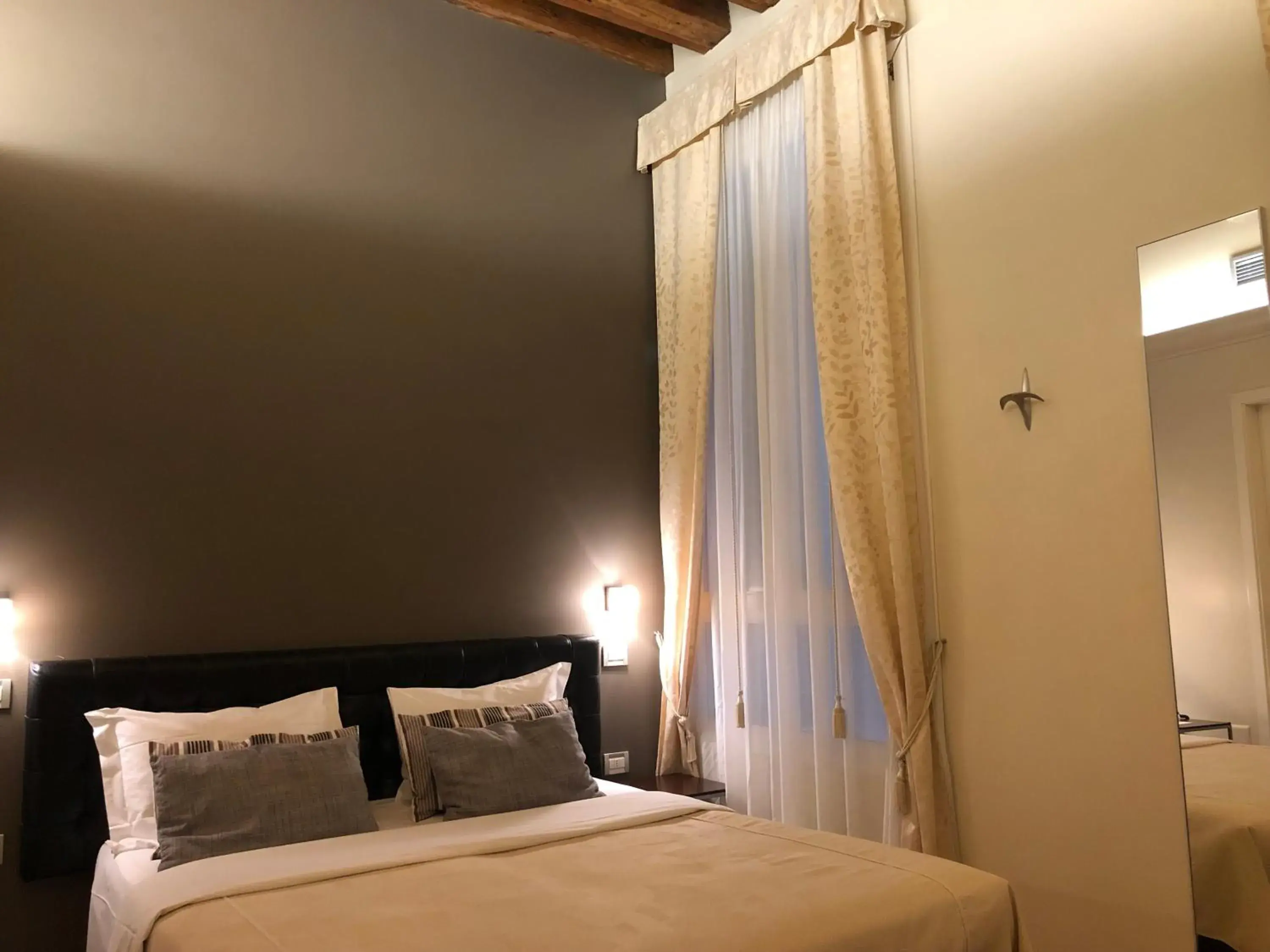 Photo of the whole room, Bed in Albergo al Tiepolo Photo of the whole room, Bed in Albergo al Tiepolo