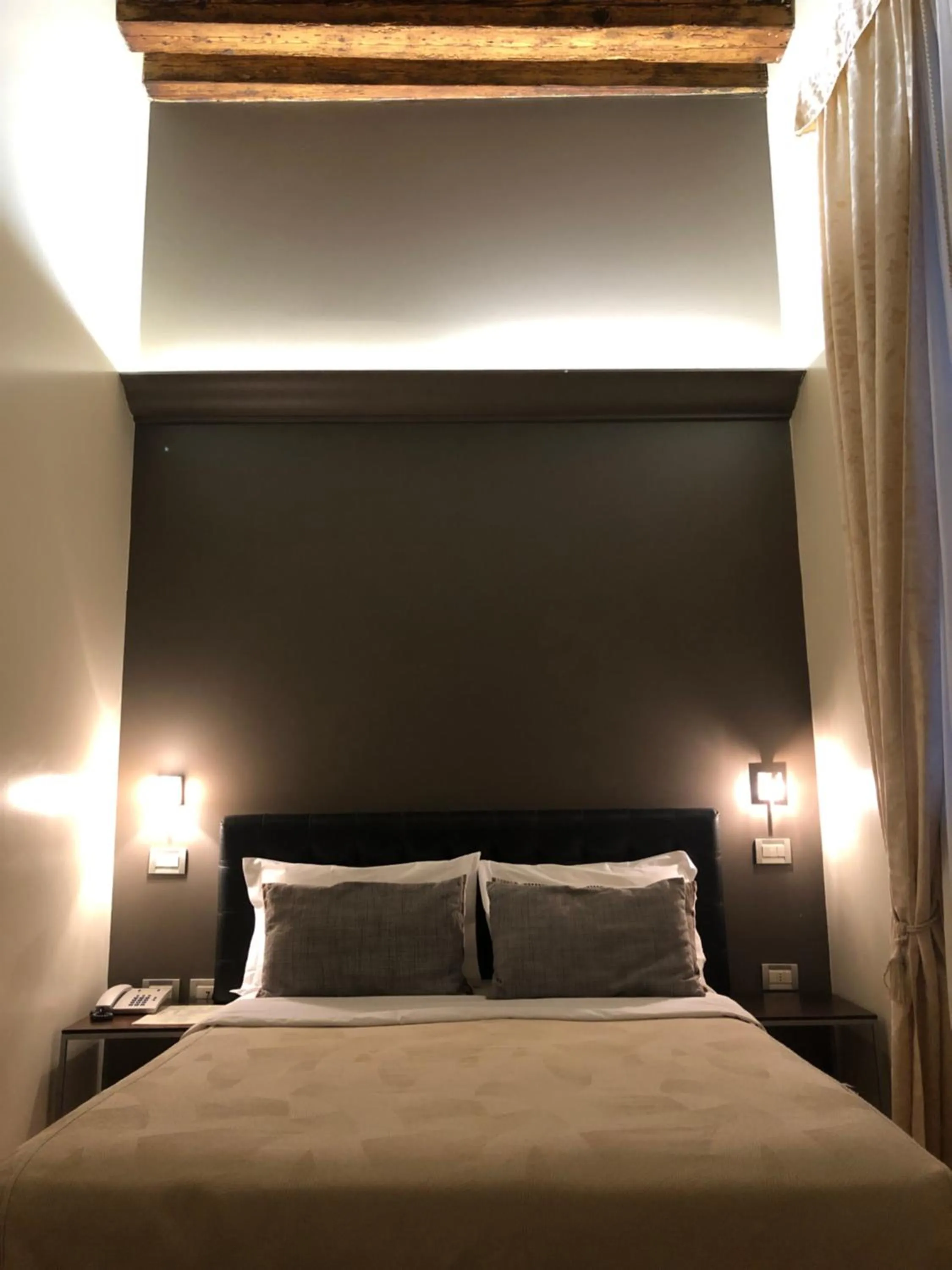 Photo of the whole room, Bed in Albergo al Tiepolo