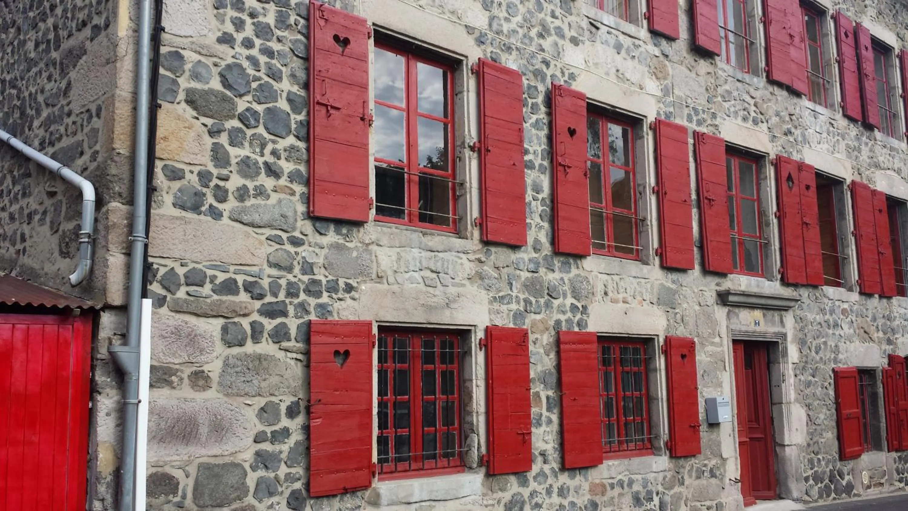 Facade/entrance in Relais des castors