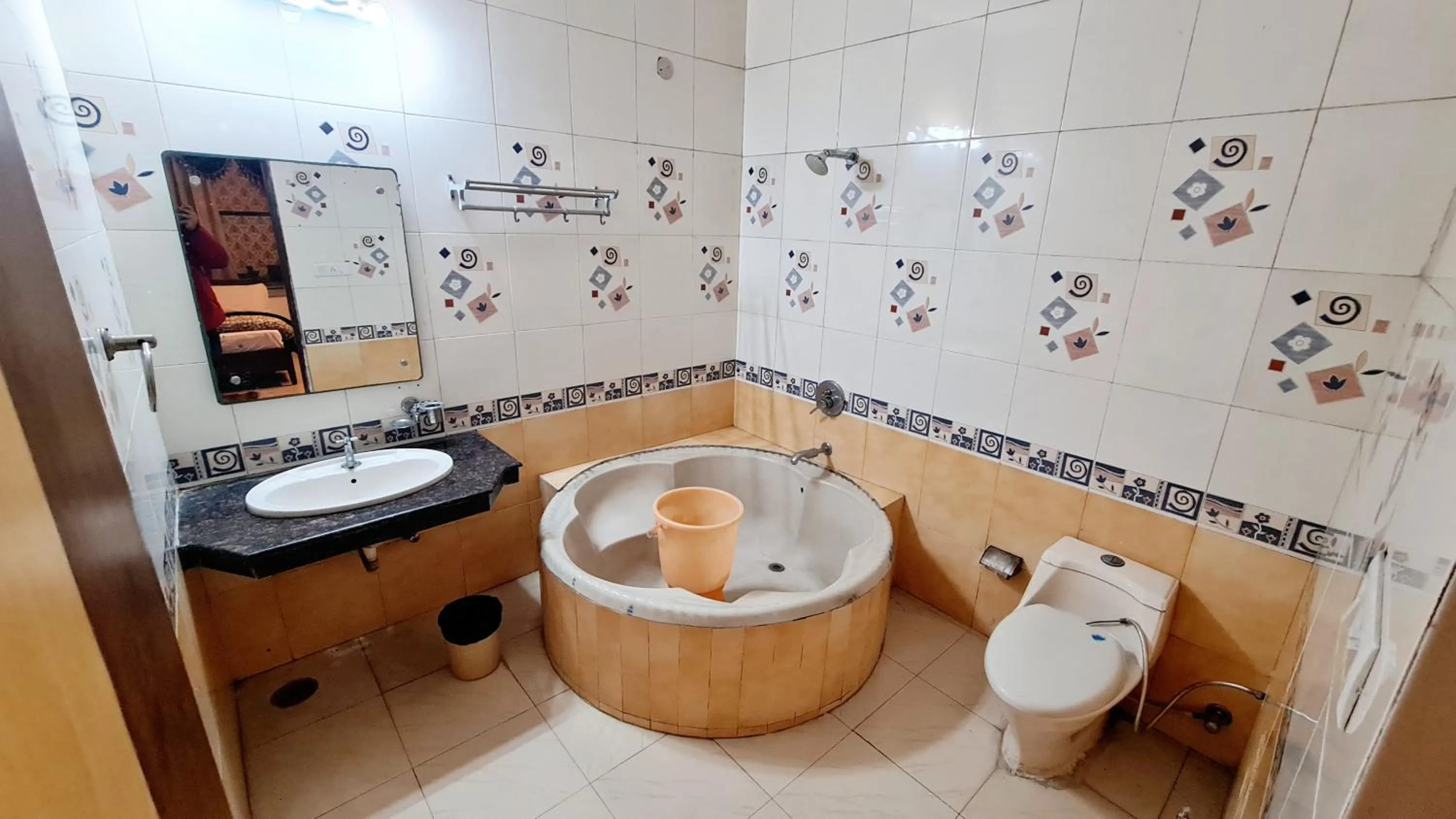 Bath in Hotel Amritsar Inn