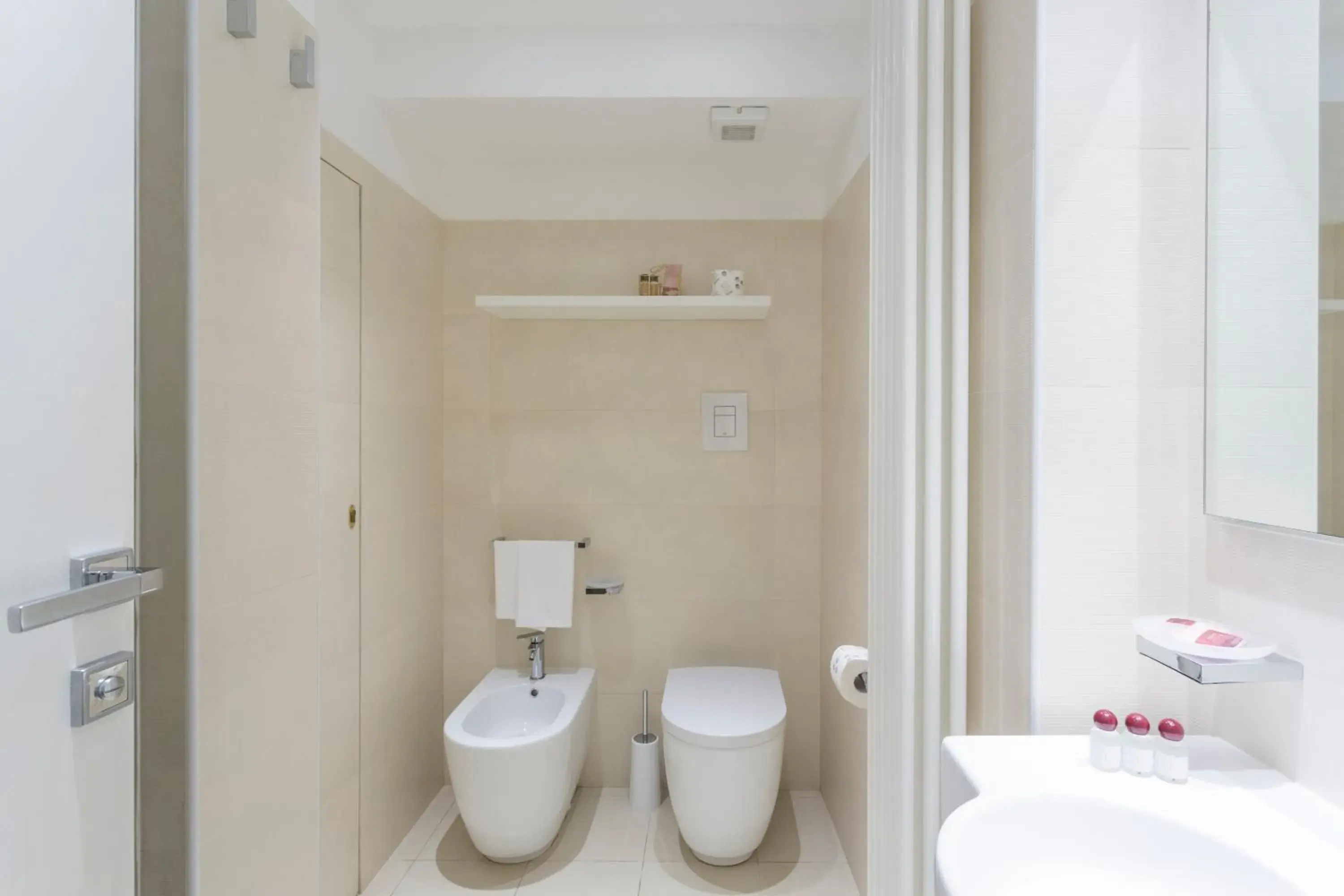 Toilet, Bathroom in Hotel Novecento