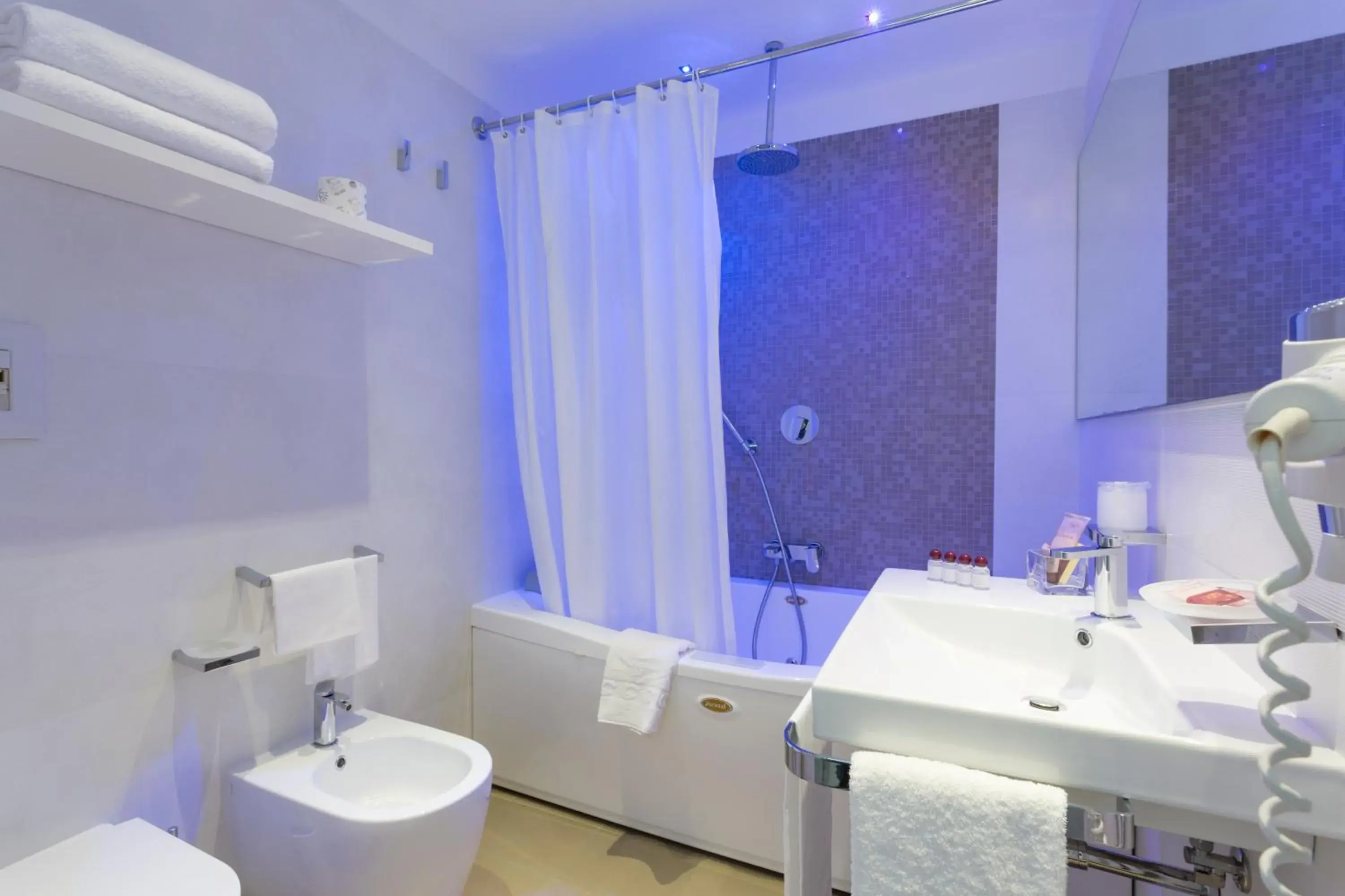 Hot Tub, Bathroom in Hotel Novecento