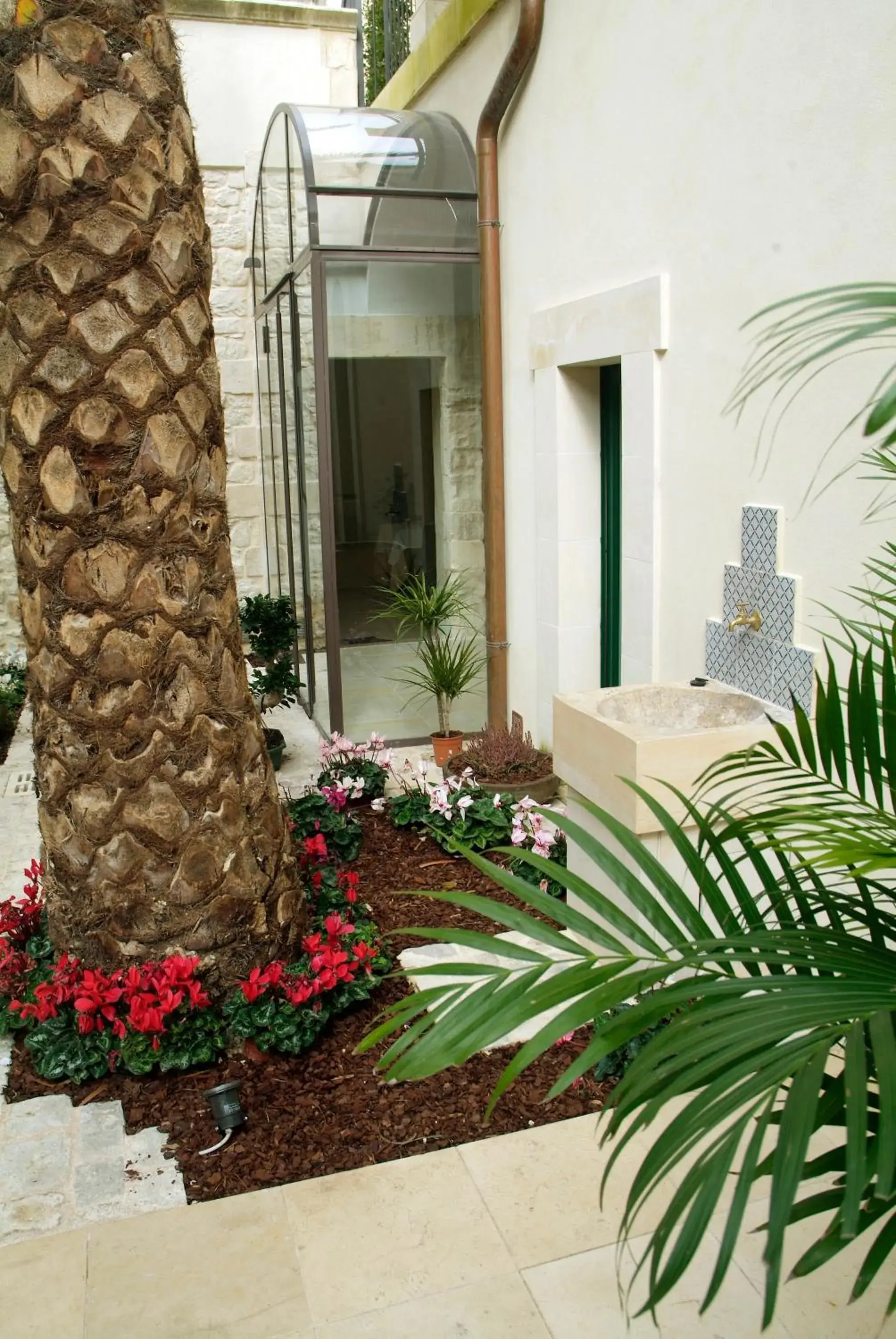 Patio, Property Building in Hotel Novecento