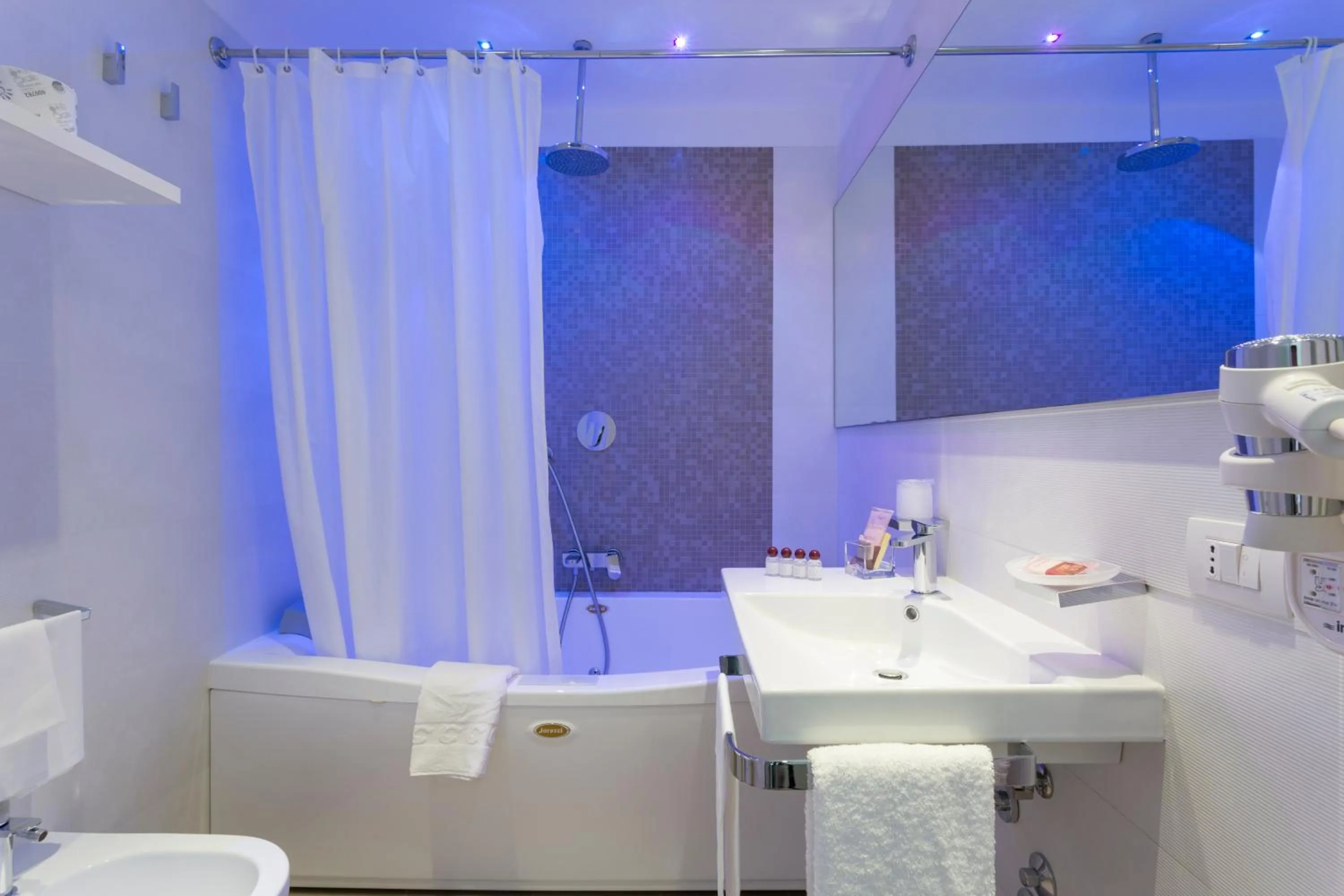 Hot Tub in Hotel Novecento