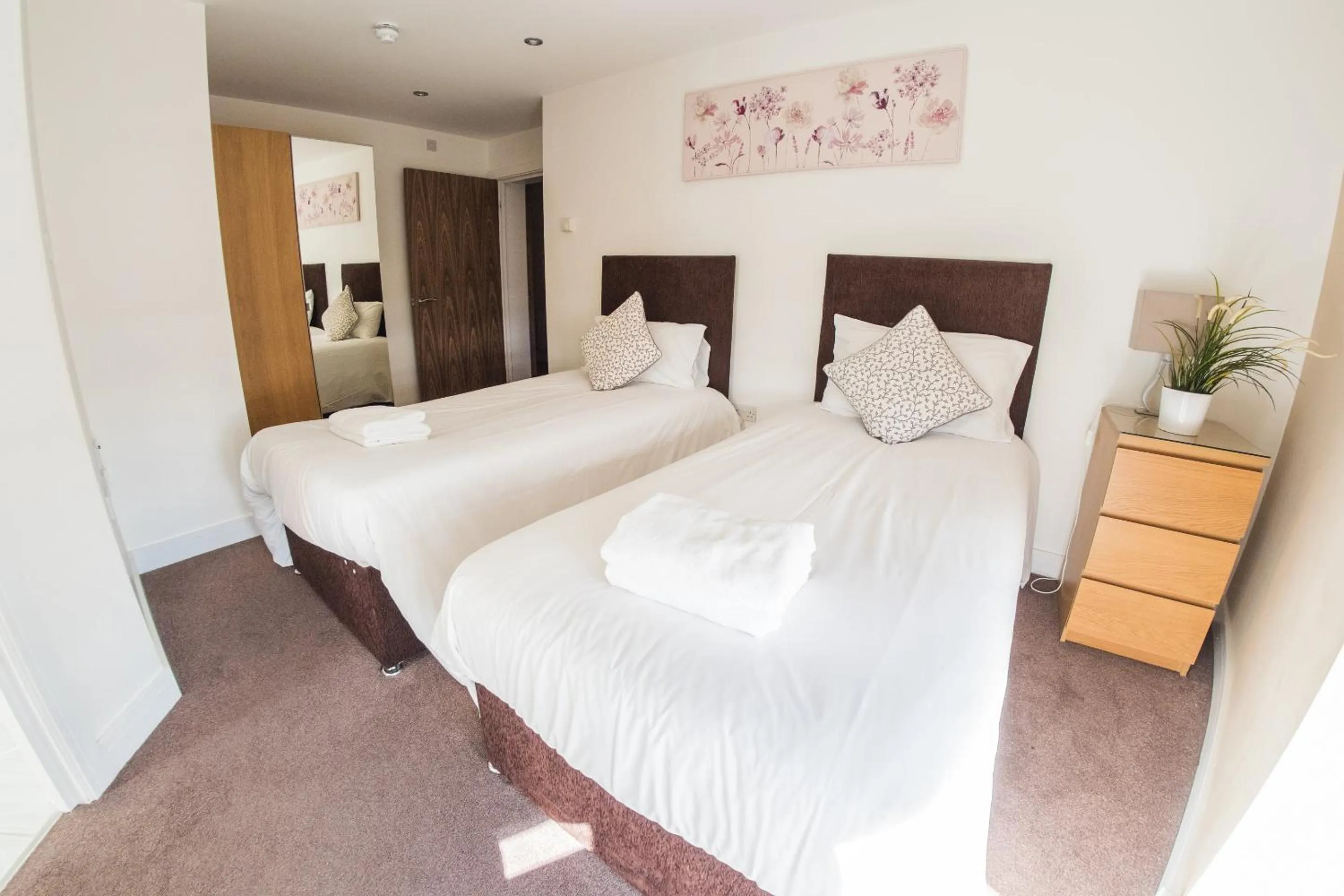 Bedroom, Bed in Ilford Tower Apartments