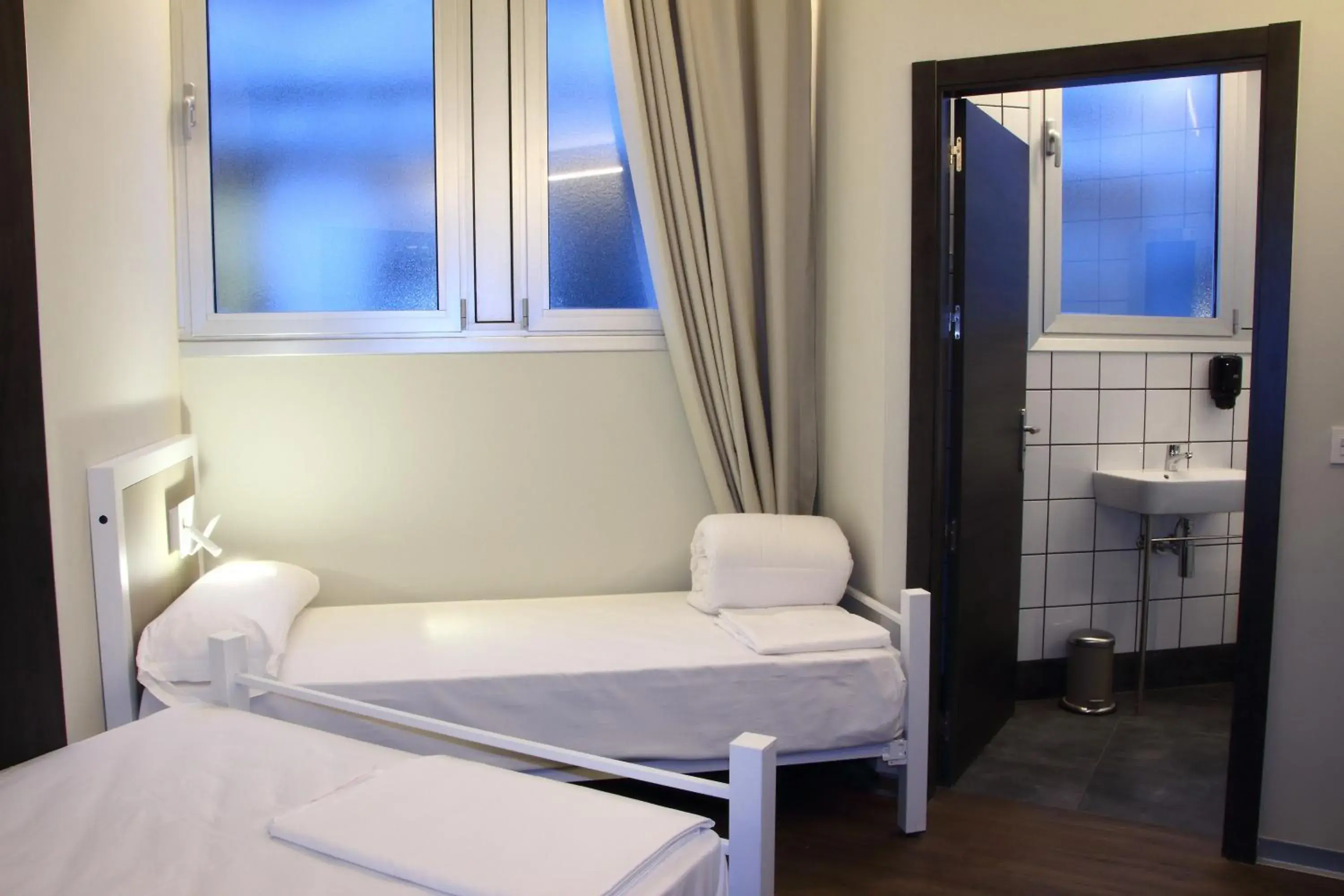 Triple Room in Poshtel Bilbao - Premium Hostel Triple Room in Poshtel Bilbao - Premium Hostel